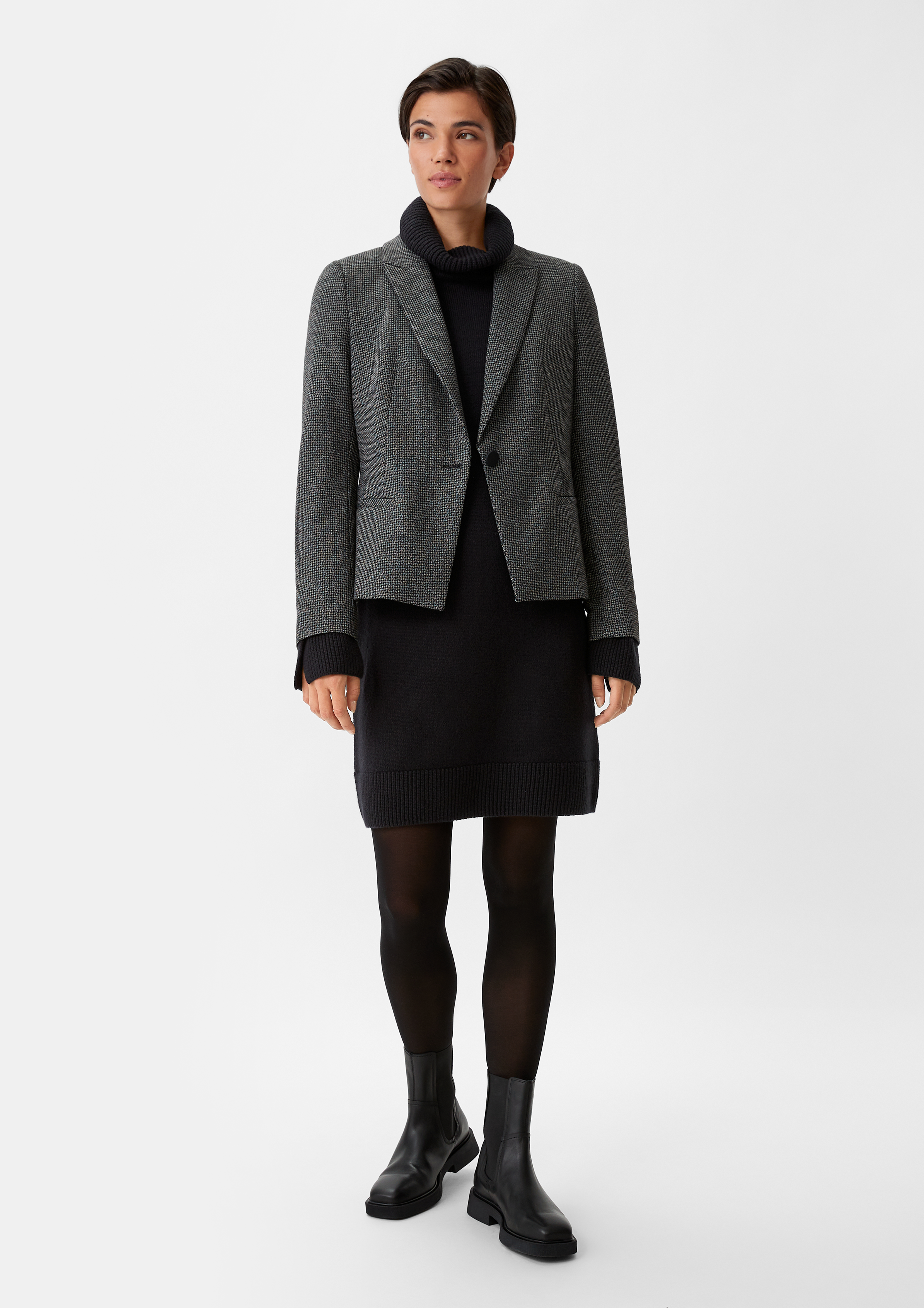 Strickkleid mit Rollkragen - schwarz