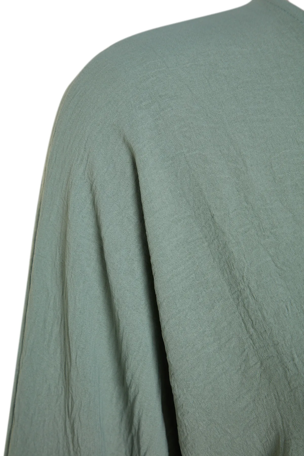 Trendyol Modest  Mintfarbenes, gerafftes Kleid aus Aerobin-Gewebe mit breiter Manschette und gewelltem Rockteil TCTSS23EB00108