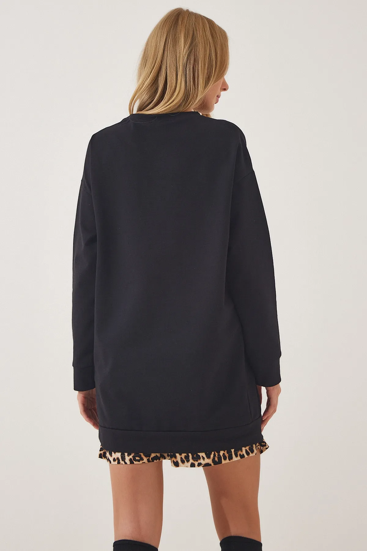 Happiness İstanbul  Schwarzes, langes, übergroßes Saison-Sweatshirt für Damen AP00159