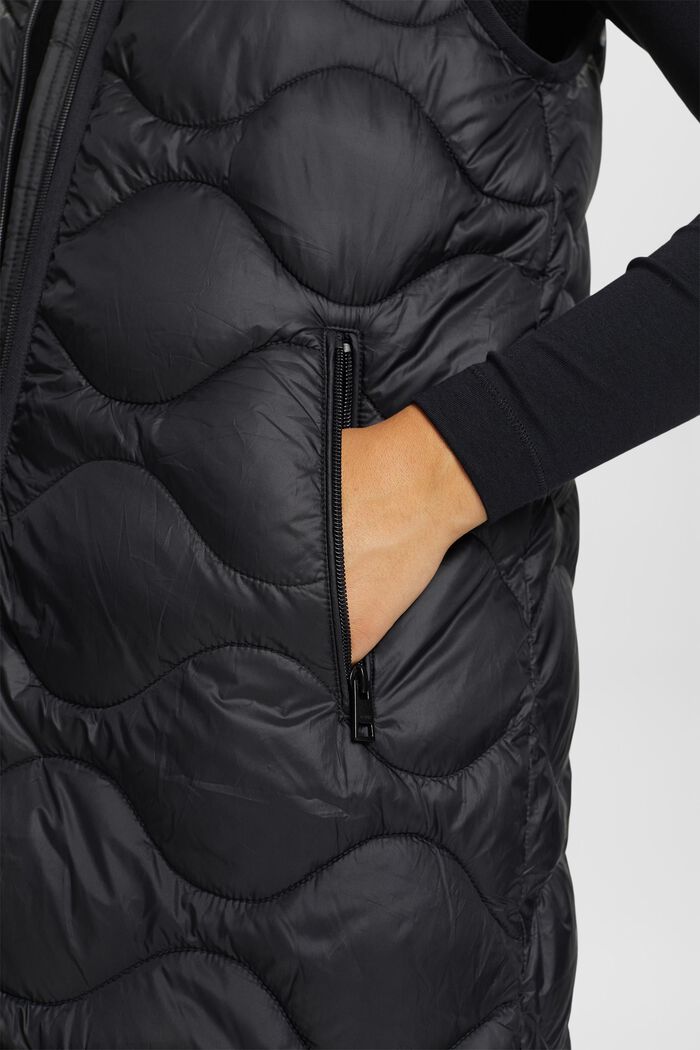 Recycelt: lange Steppweste