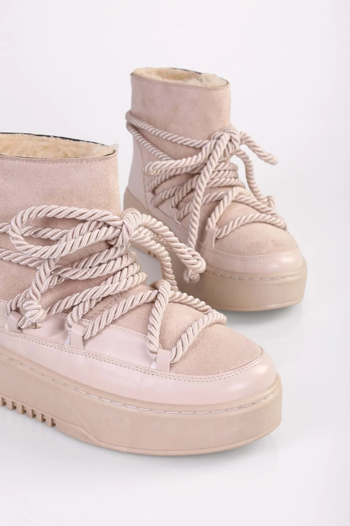 Shoeberry  Damen-Schneestiefel in Snowy-Beige mit dicker Sohle und pelziger Innenseite