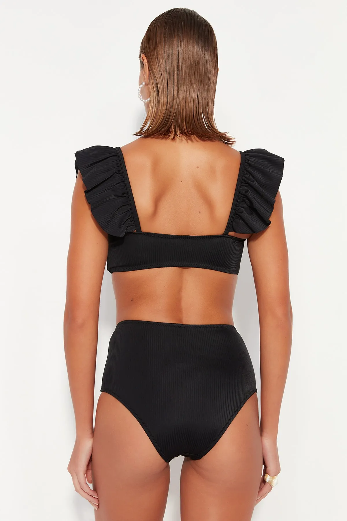 Trendyol Collection  Schwarze strukturierte Bikinihose mit hoher Taille und normalem Beinverlauf TBESS22BA0039