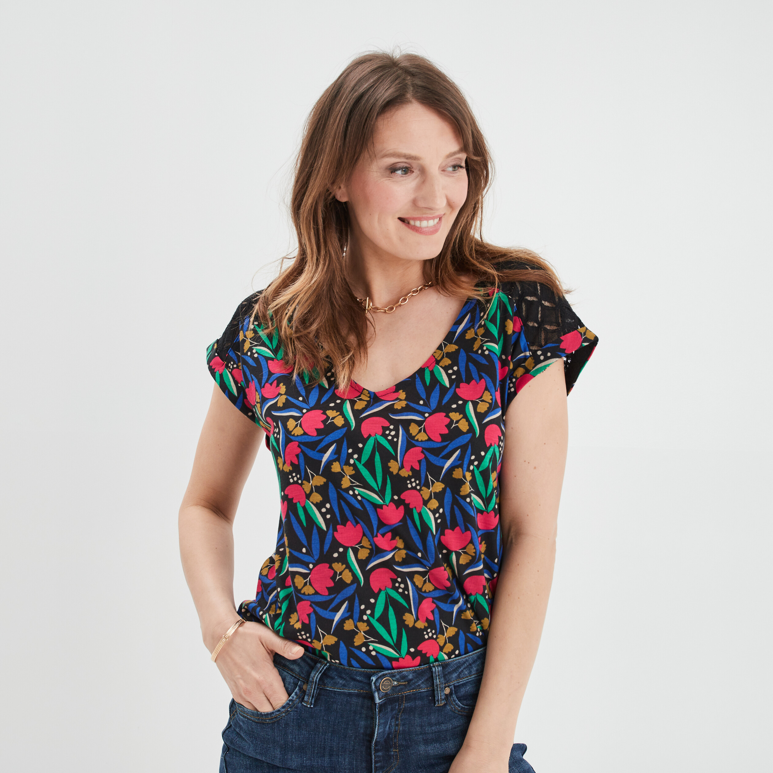 T-shirt dentelle épaules et dos noir femme | La Halle