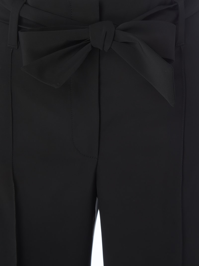 Bermudas mit Paperbag-Bund Modell 'Agatha' in schwarz