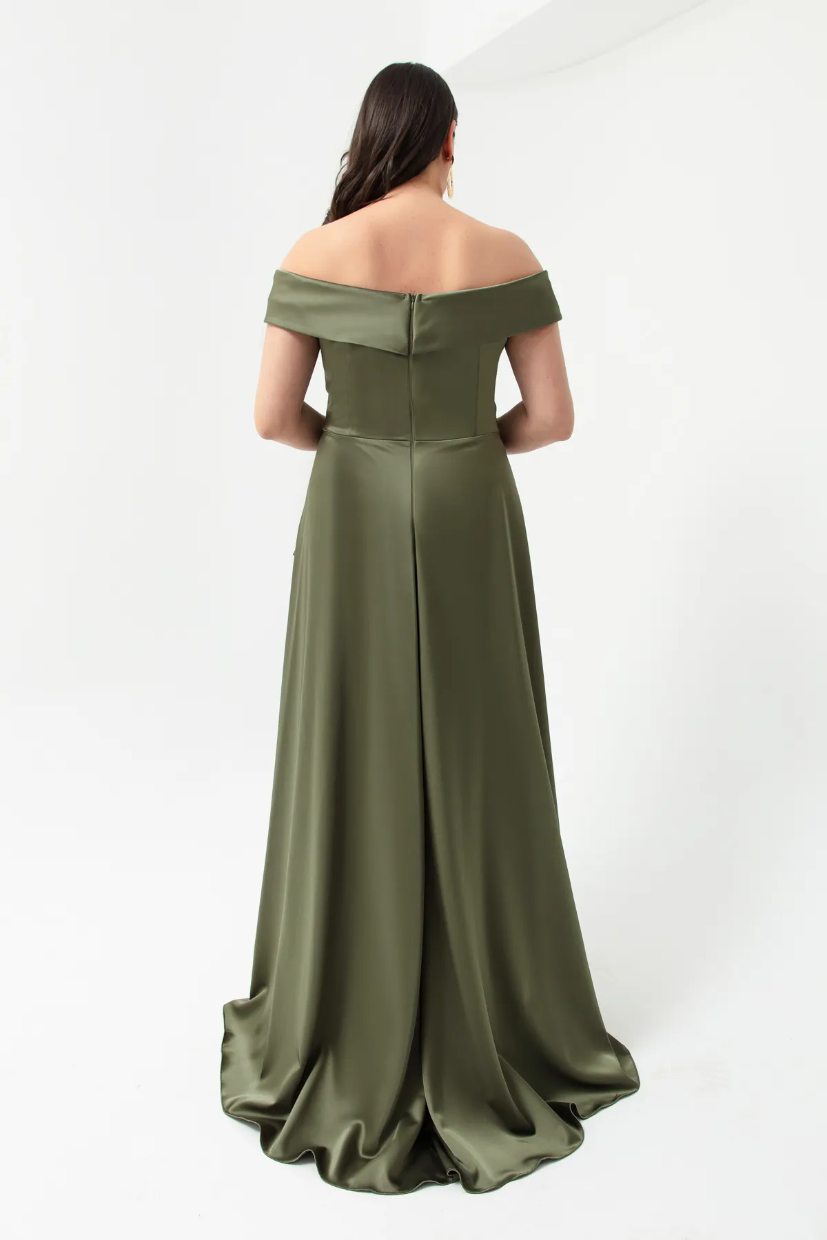 Lafaba  Khakifarbenes Abendkleid und Abschlusskleid aus Satin für Damen in großen Größen mit U-Boot-Ausschnitt
