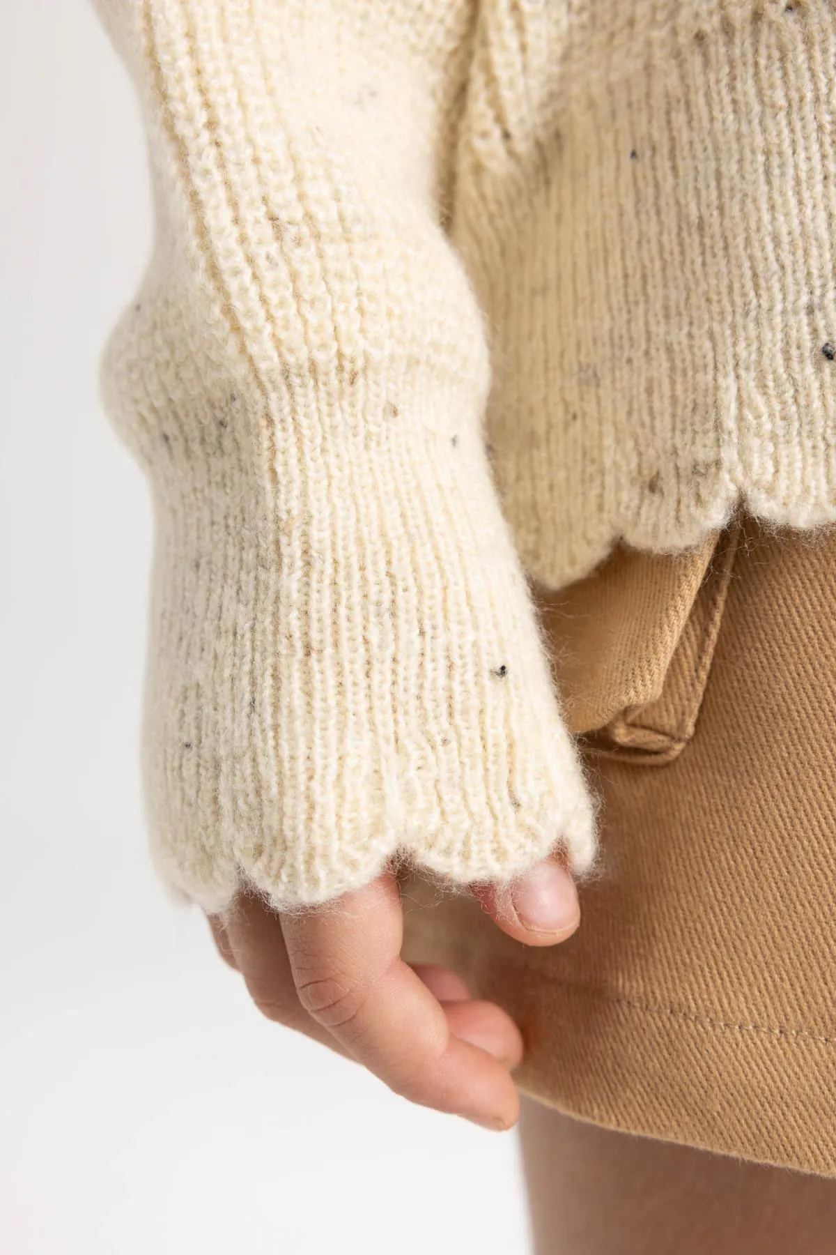 DeFacto  Mädchenpullover mit normaler Passform und Rundhalsausschnitt