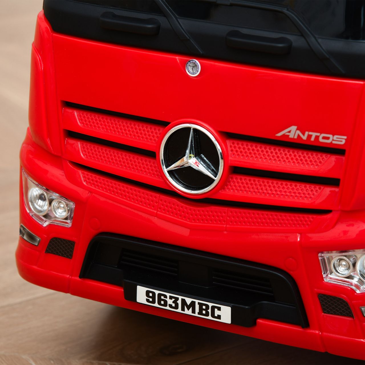 HOMCOM Rutscherfahrzeug Rutscherauto Babyrutscher Kinderfahrzeug lizenziert von Mercedes ANTOS-LKW-Stil mit Licht für Kinder von 12 bis 36 Monaten Metall PP-Kunststoff Rot Schwarz 62,5x28,5x45cm