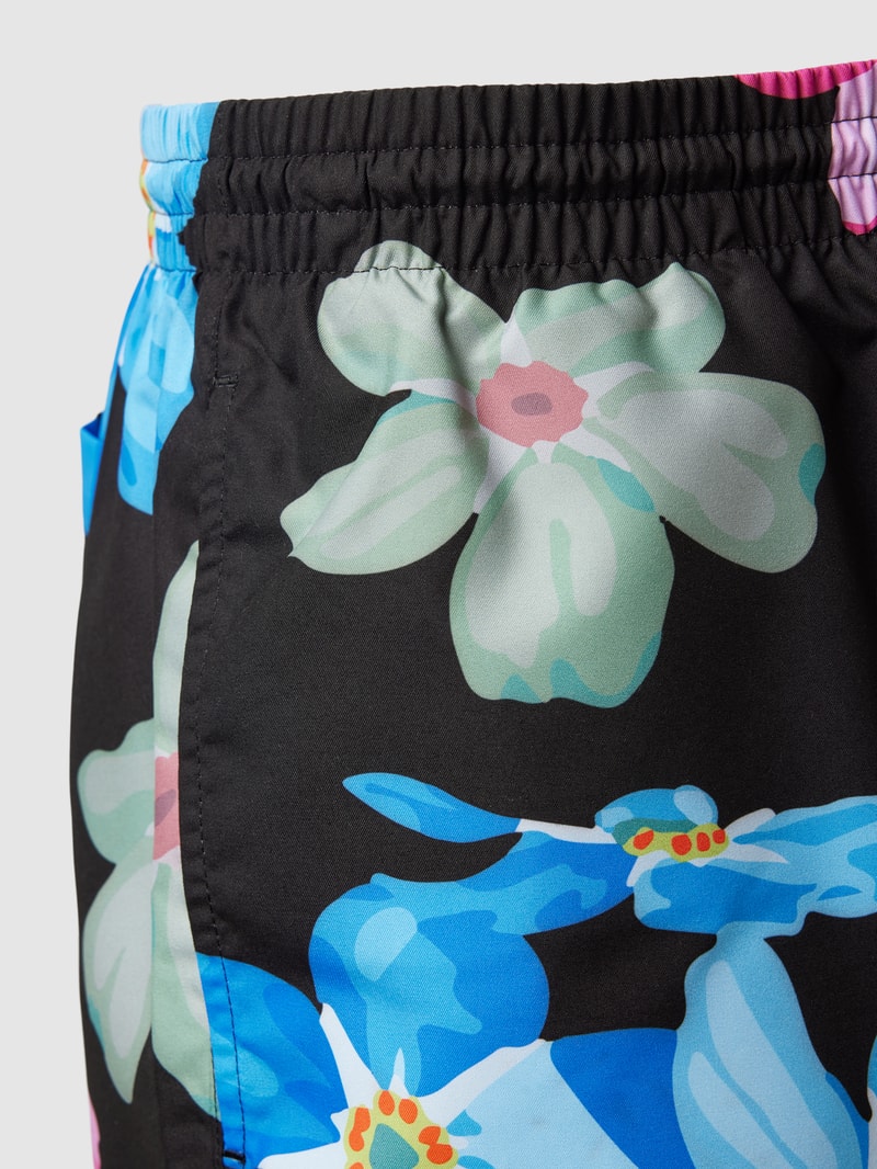 Badehose mit floralem Print Modell 'Piranha' in schwarz