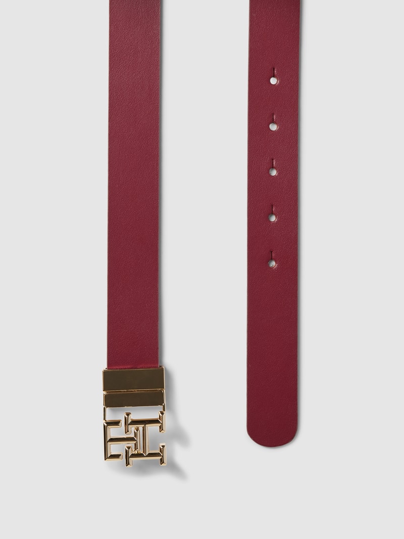 Gürtel aus Leder mit Pinschließe in schwarz