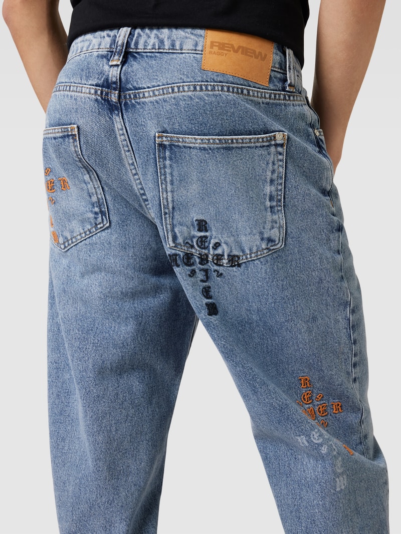 Jeans mit Motiv-Print in blau