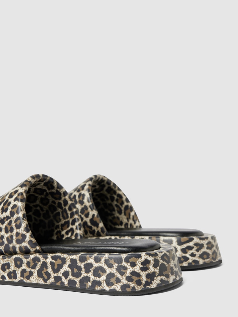 Slides mit Animal-Print in schwarz