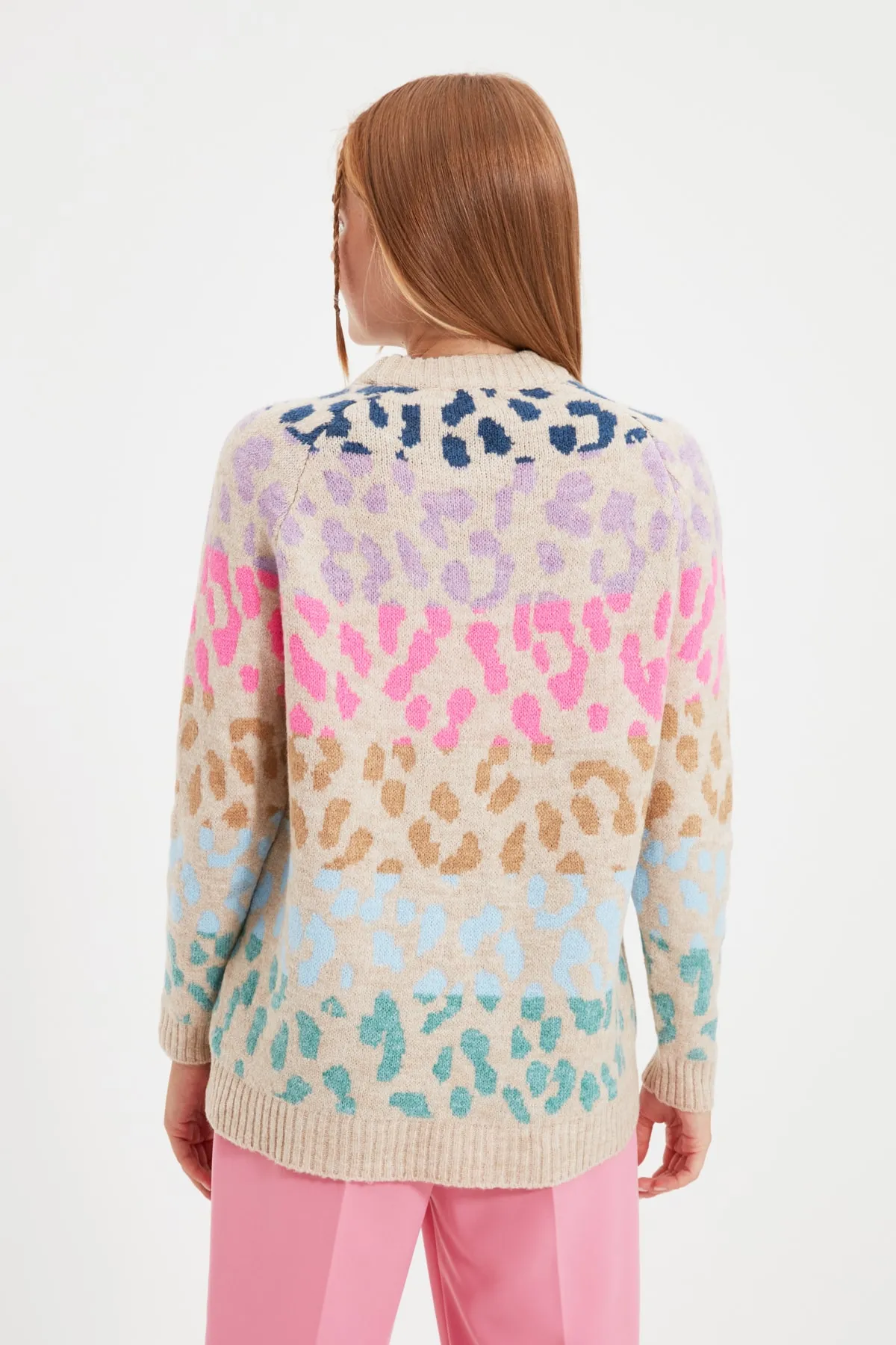 Trendyol Collection  Steiniger, weicher, strukturierter Strickpullover mit Rundhalsausschnitt TWOAW22KZ0427