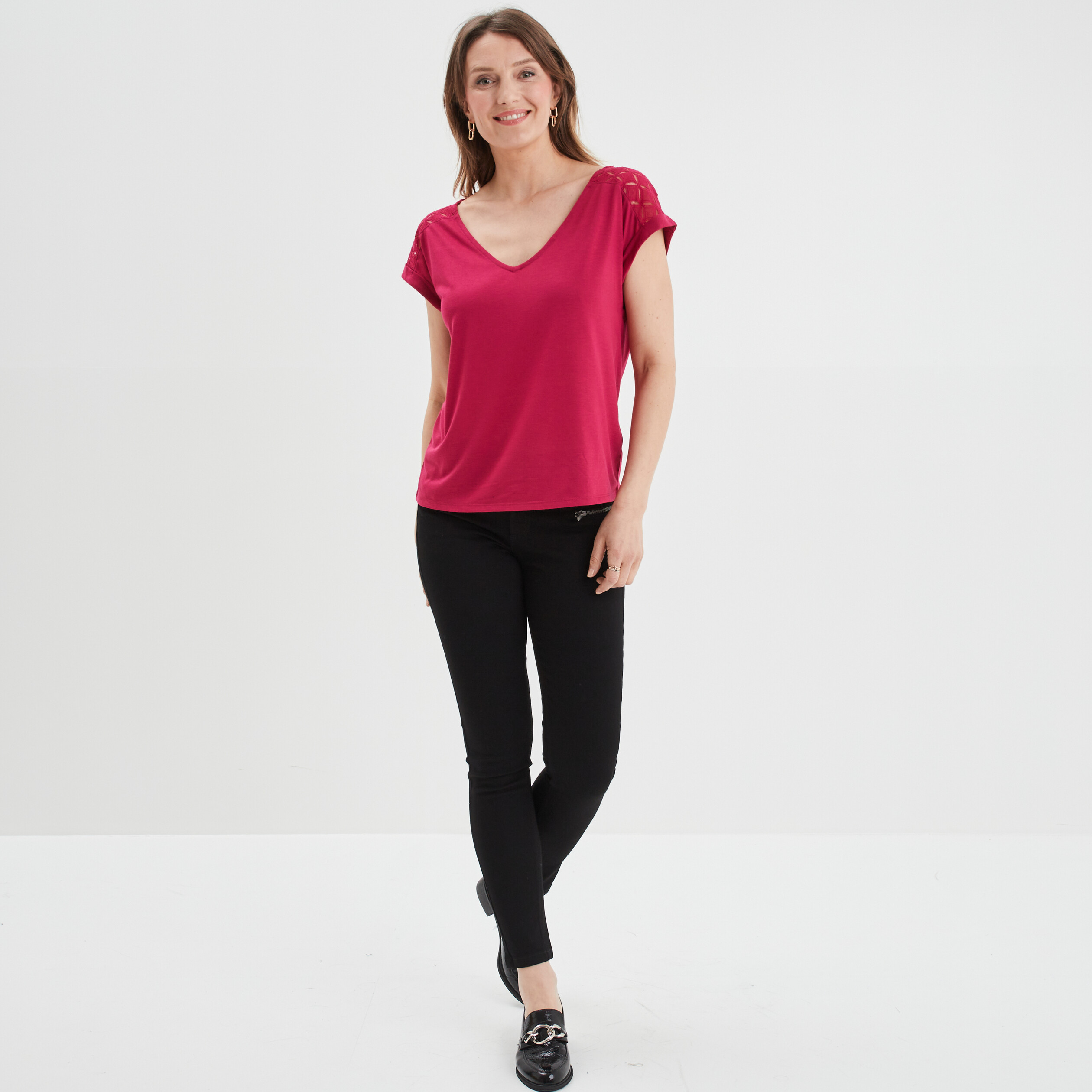 T-shirt col en V dentelle épaules et dos rose framboise femme | La Halle