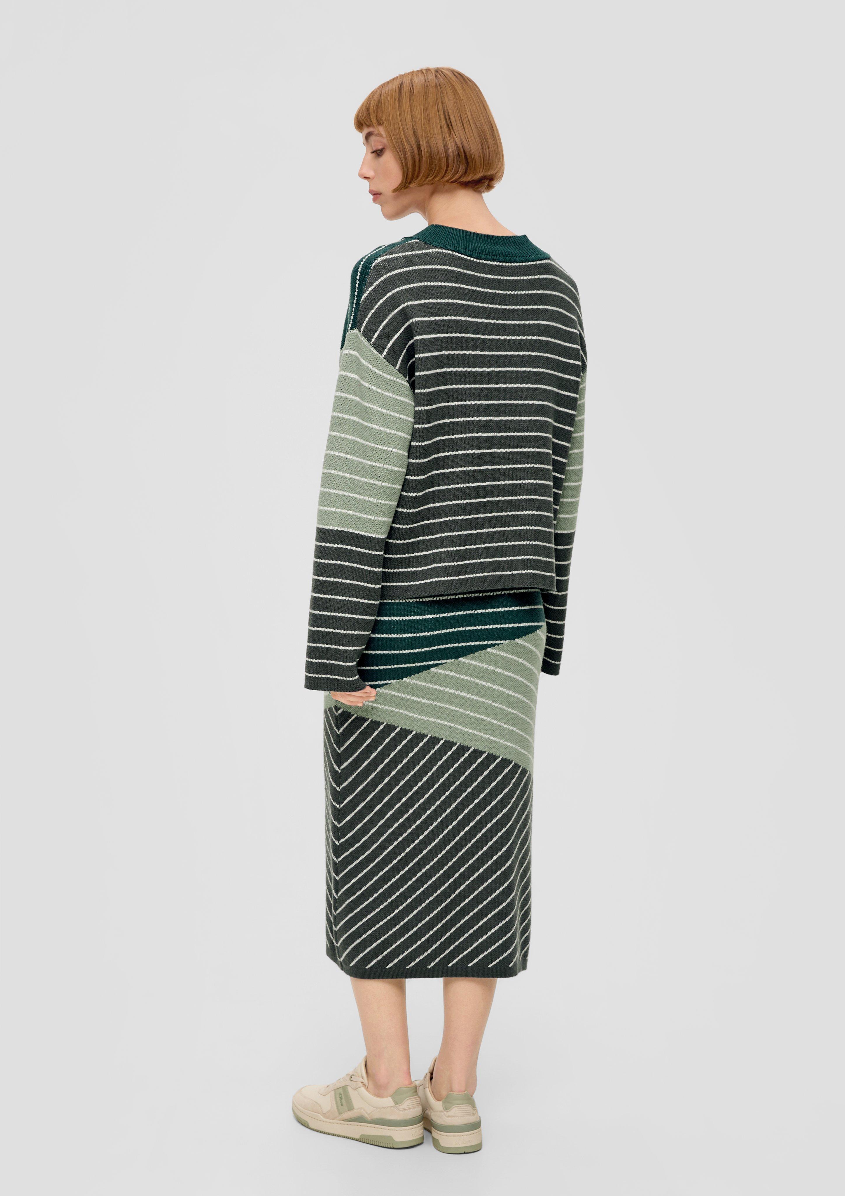 Strickpulli mit asymmetrischen Streifen  2134491-67X1