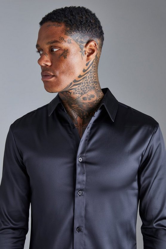 Langärmliges Muscle-Fit Satin Hemd
