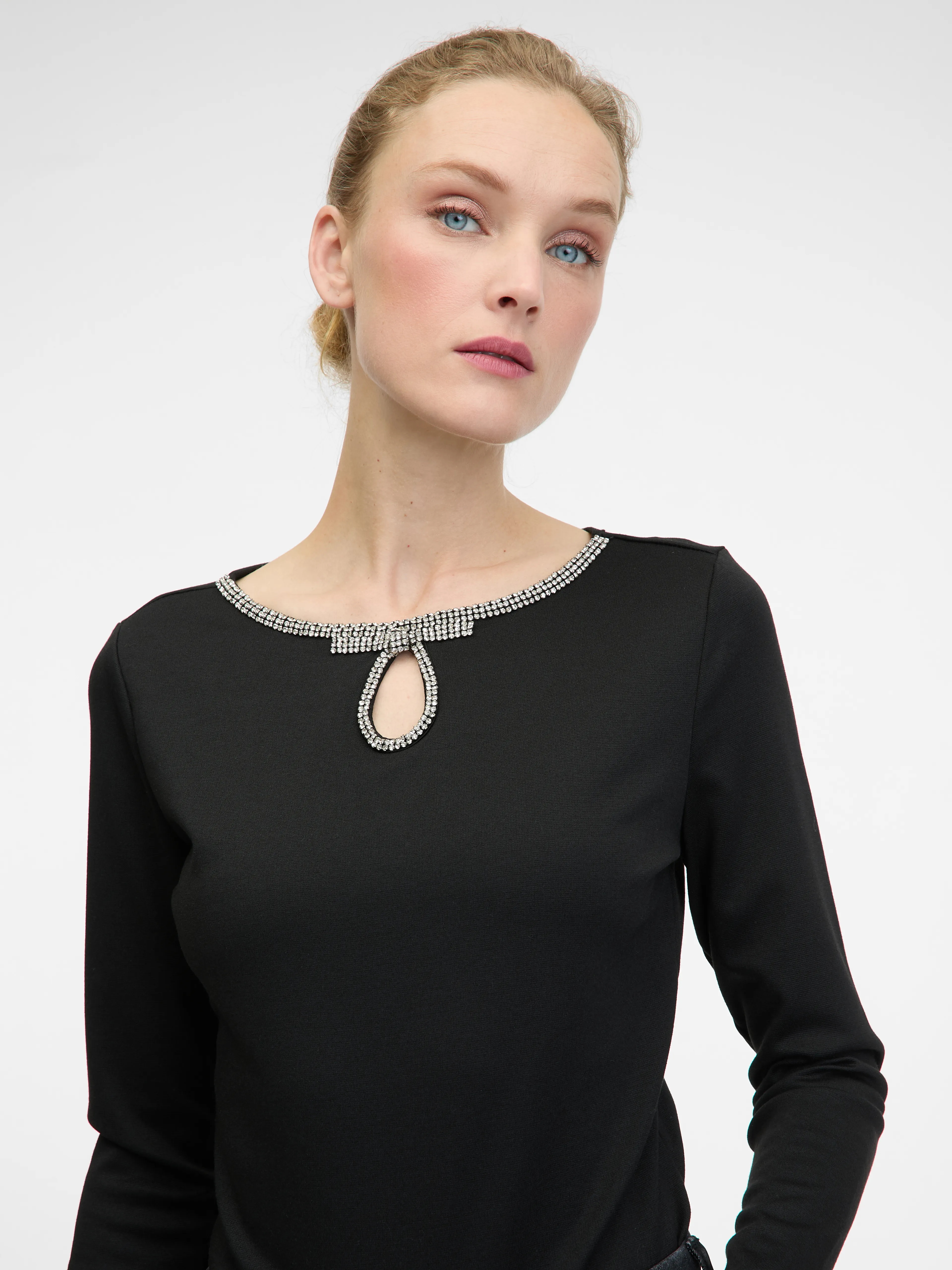 Schwarze Damenbluse mit langen Ärmeln ORSAY