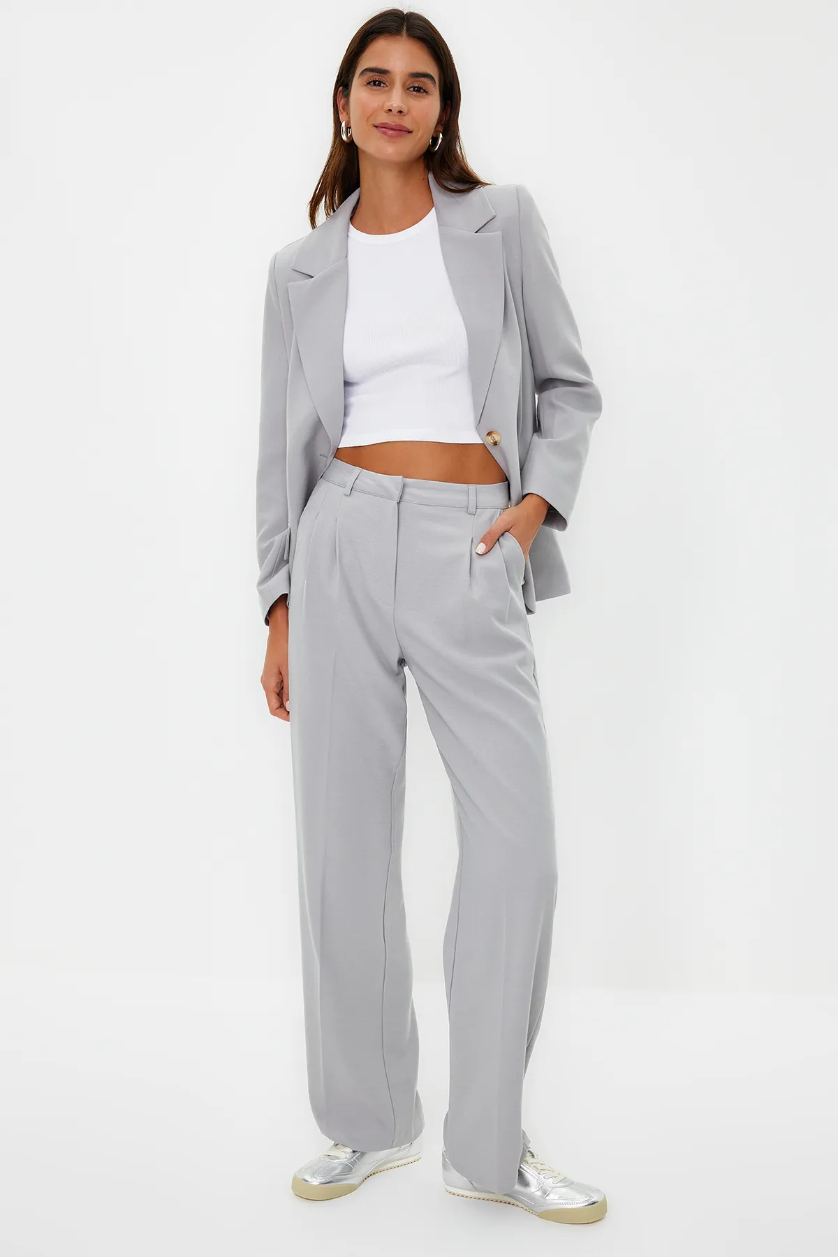 Trendyol Collection  Graue, gerade geschnittene, plissierte Webhose in limitierter Auflage TWOAW23PL00401