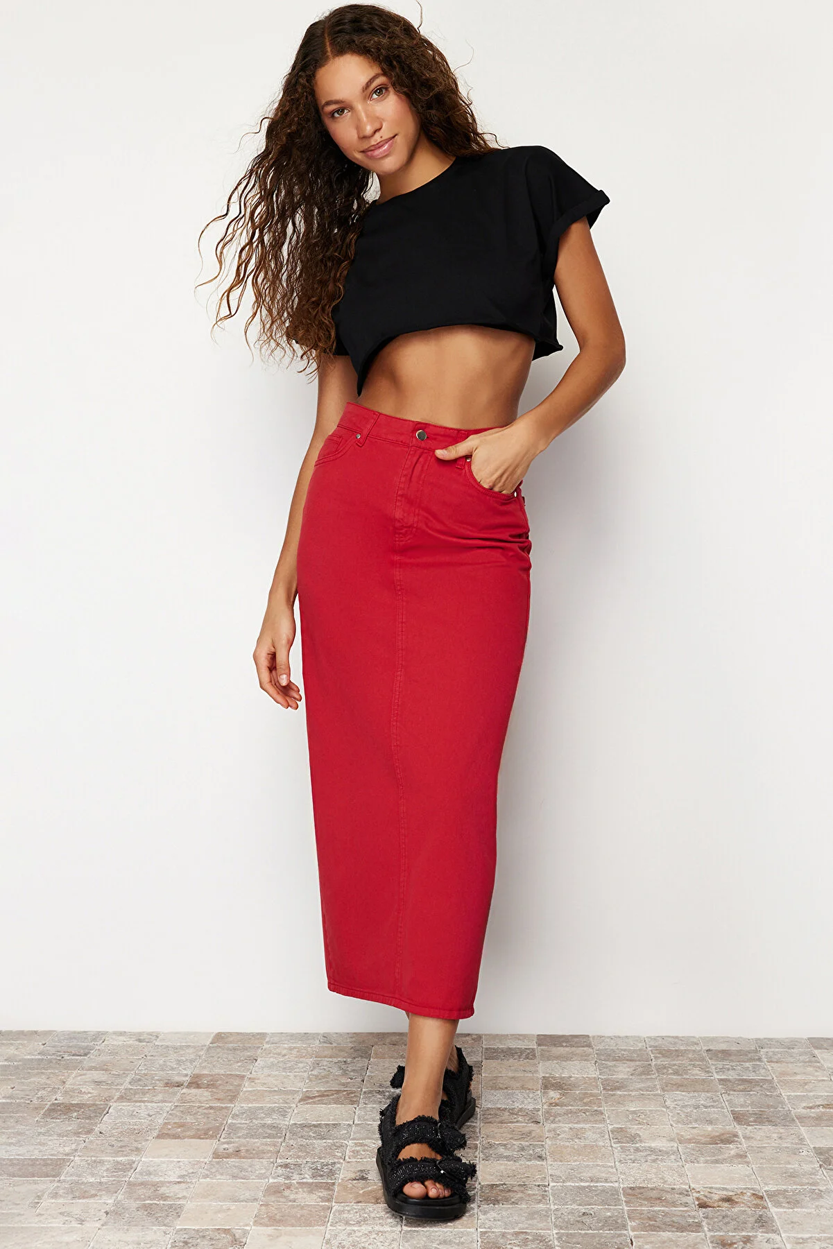 Trendyol Collection  Roter Maxi-Jeansrock mit Schlitz TWOSS24ET00085