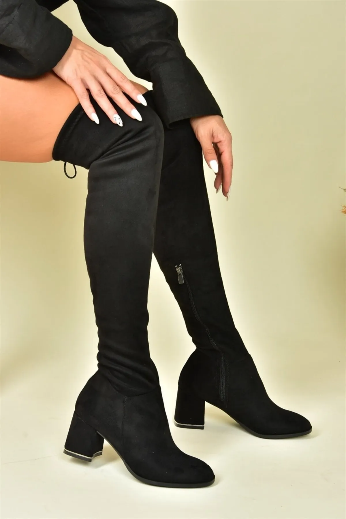 Fox Shoes  Schwarze Overknee-Stiefel aus Stretch-Wildleder mit dickem Absatz für Damen N282920002