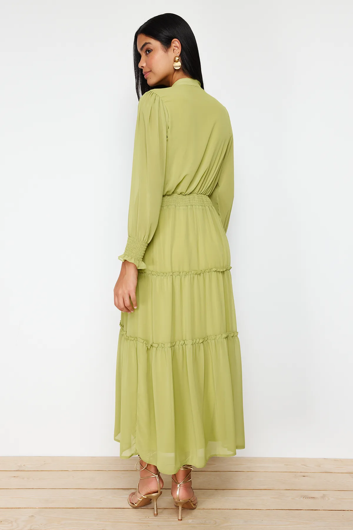 Trendyol Modest  Gefüttertes, gewebtes Chiffon-Hemdkleid mit grünen Ärmeln und Gipe-Detail an der Taille TCTSS24EB00046