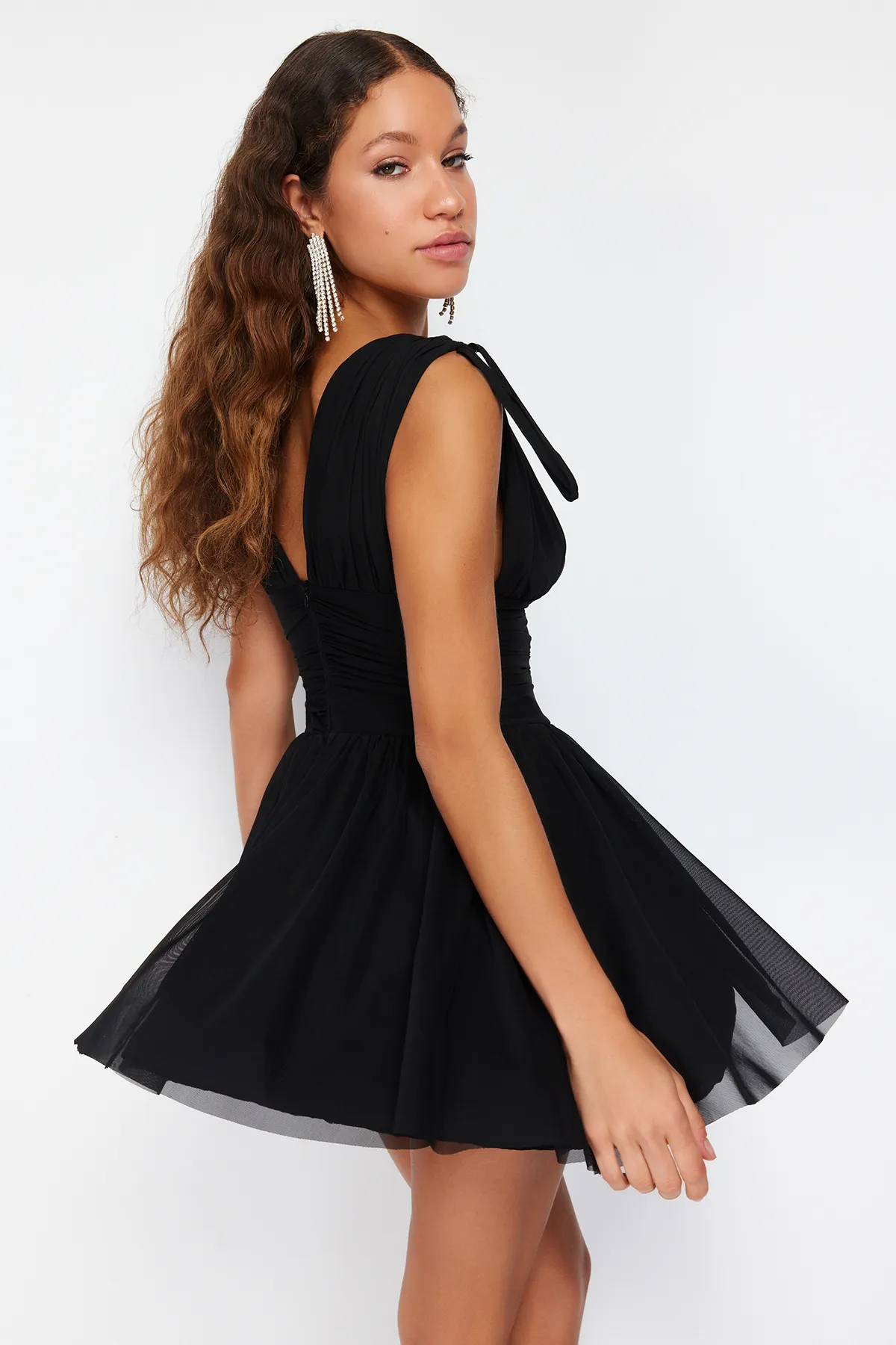 Trendyol Collection  Schwarzes Tüll-Abendkleid TPRSS23EL00208