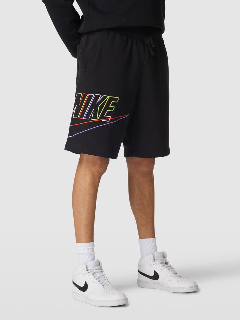 Shorts mit Label-Stitching in schwarz