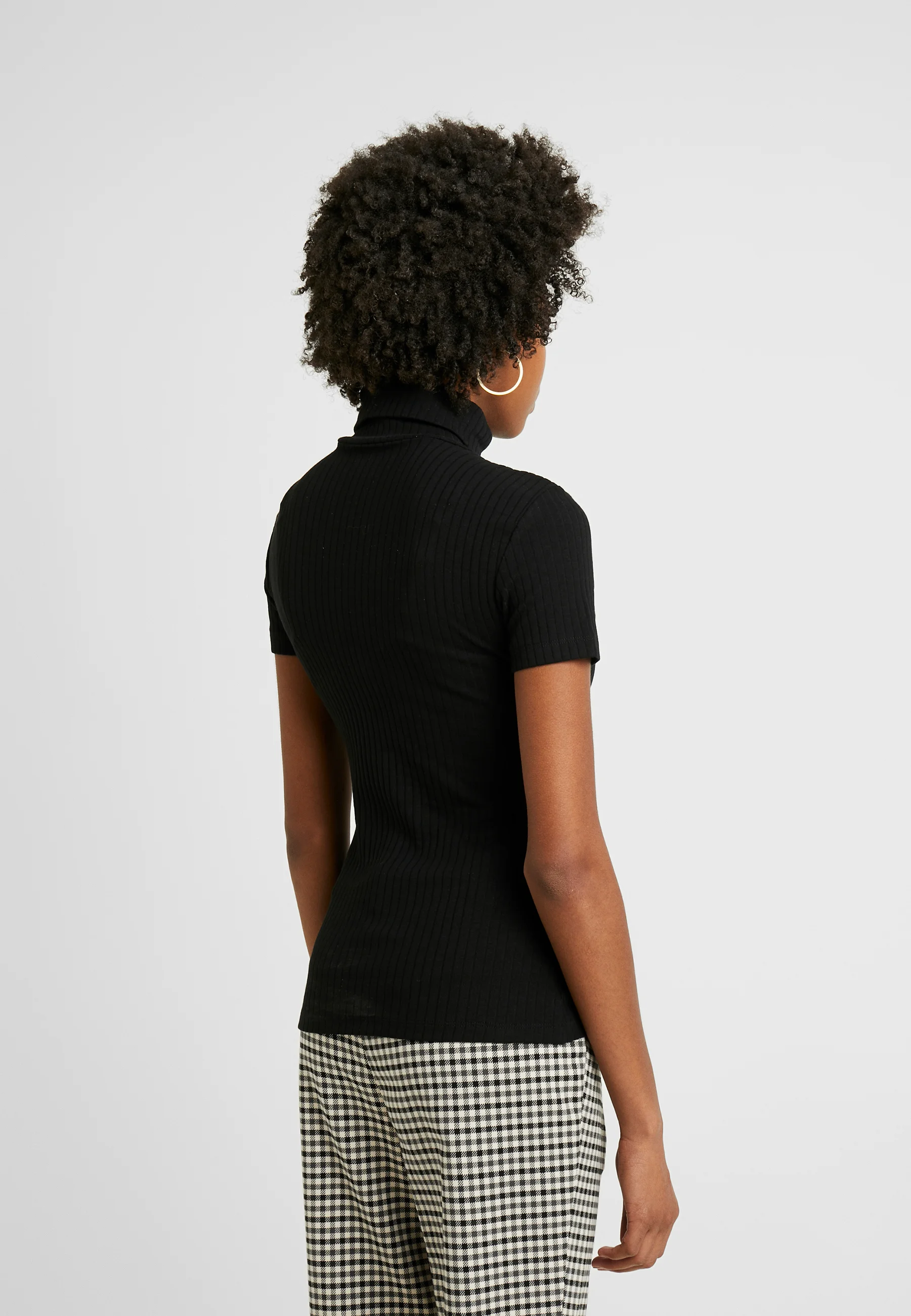 Anna Field Tall - Camiseta básica de cuello vuelto y manga 1/2