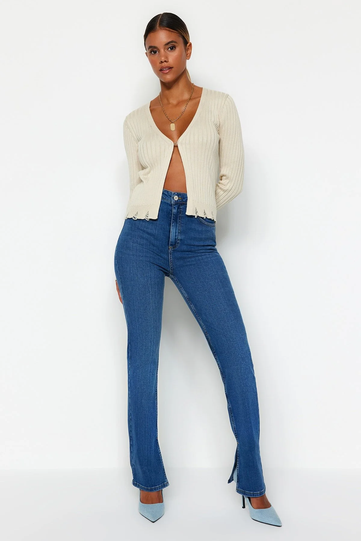 Trendyol Collection  Dunkelblaue Slim Flare Jeans mit Schlitz und superhoher Taille TWOSS22JE0643