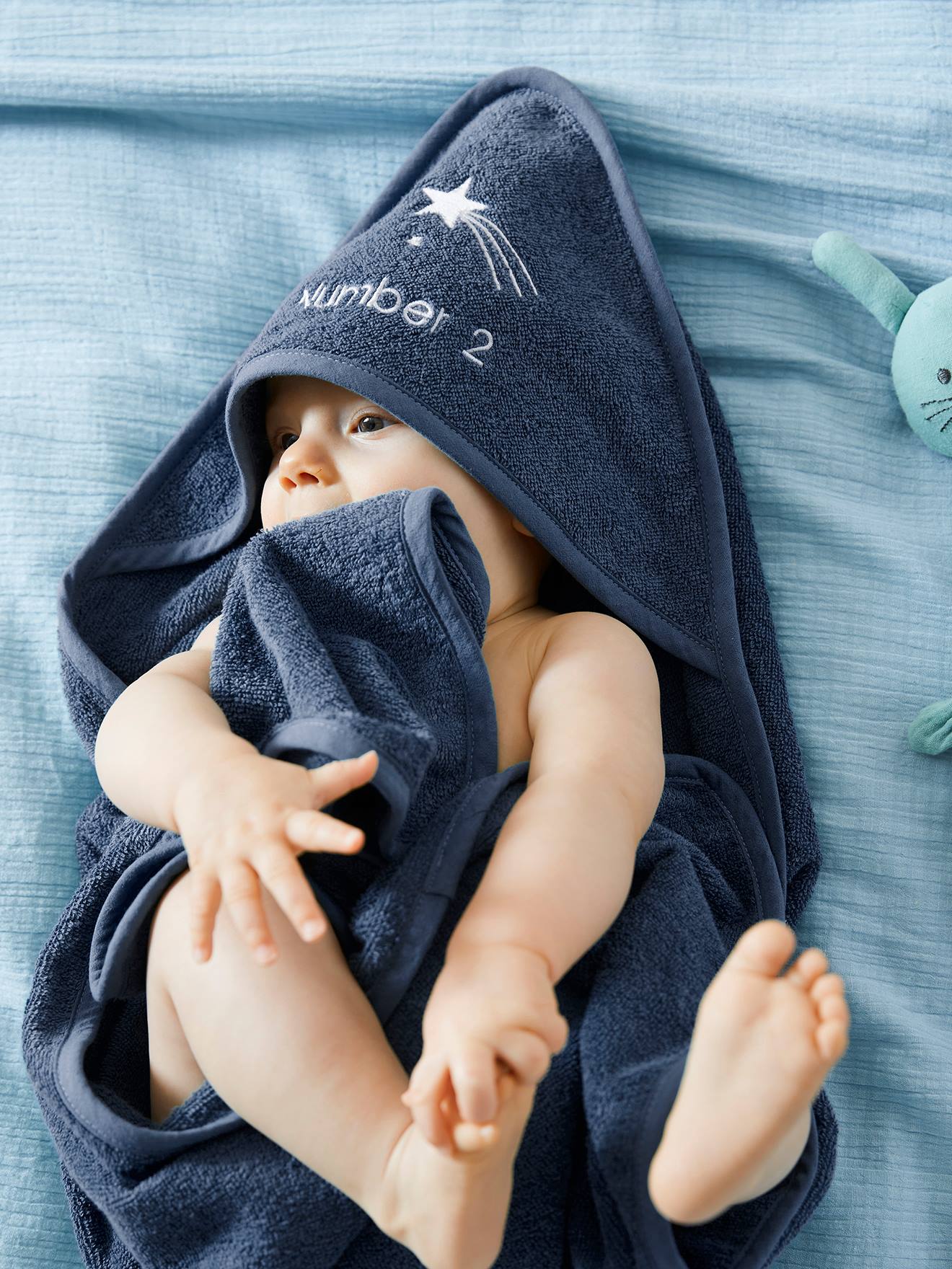 Cape de bain personnalisable + gant de toilette bleu moyen