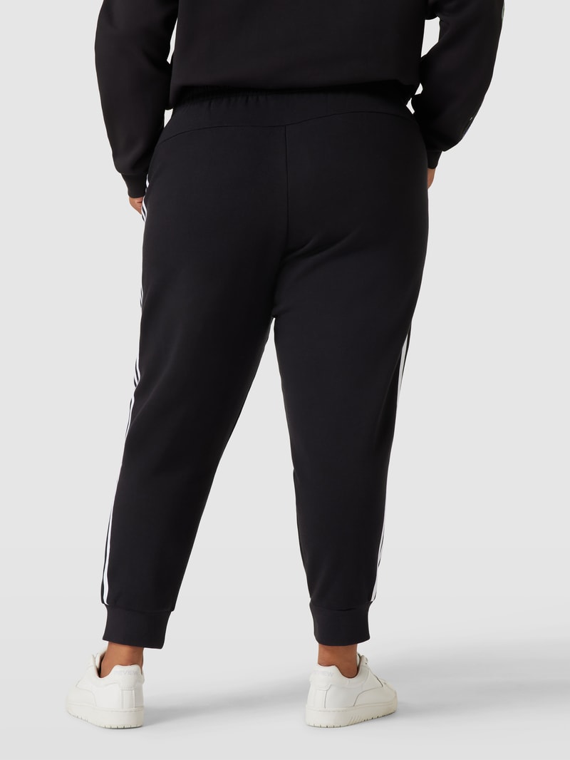 PLUS SIZE Sweatpants mit Brand-Stitching in schwarz