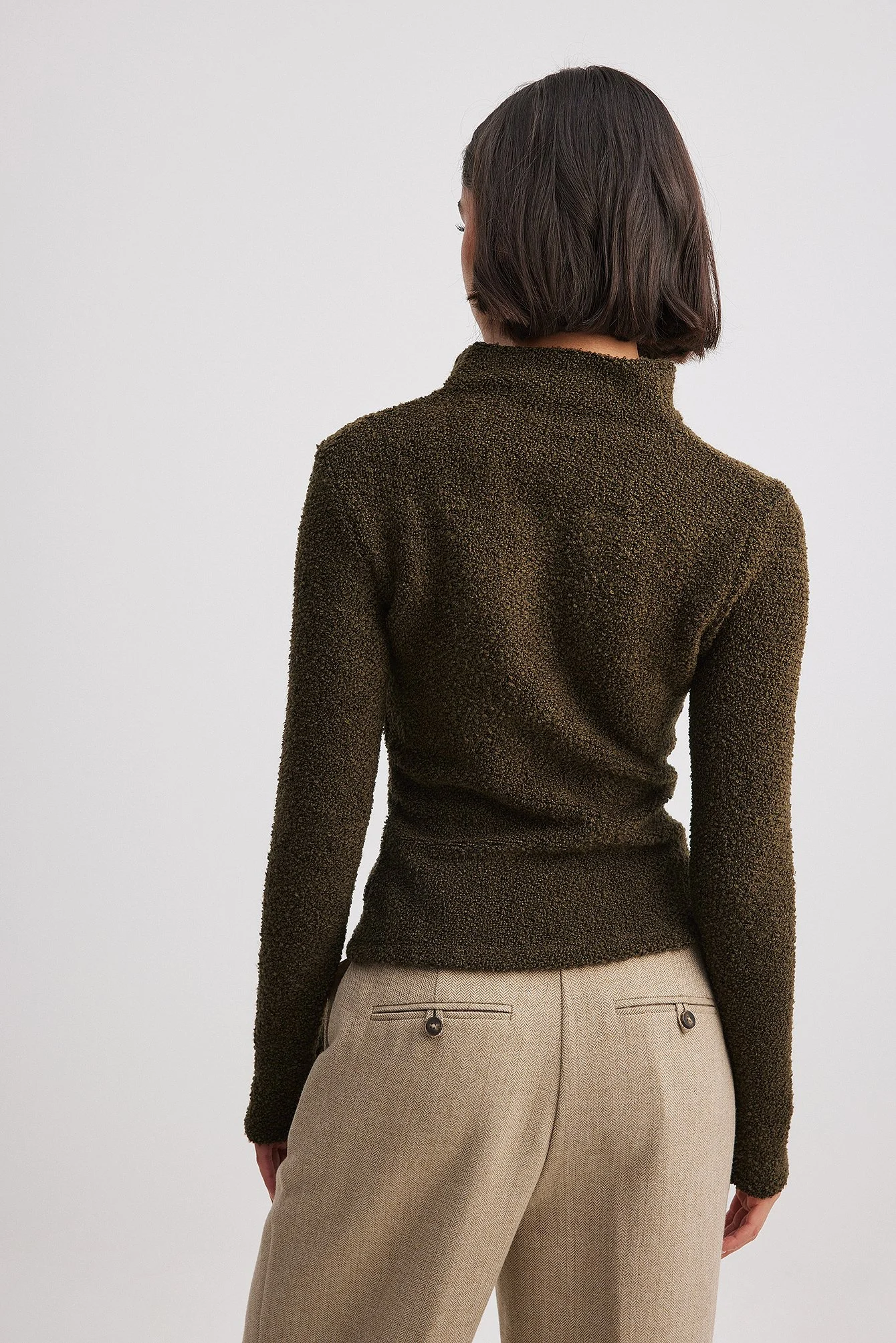 Strukturierter Pullover mit Trichterhalsausschnitt