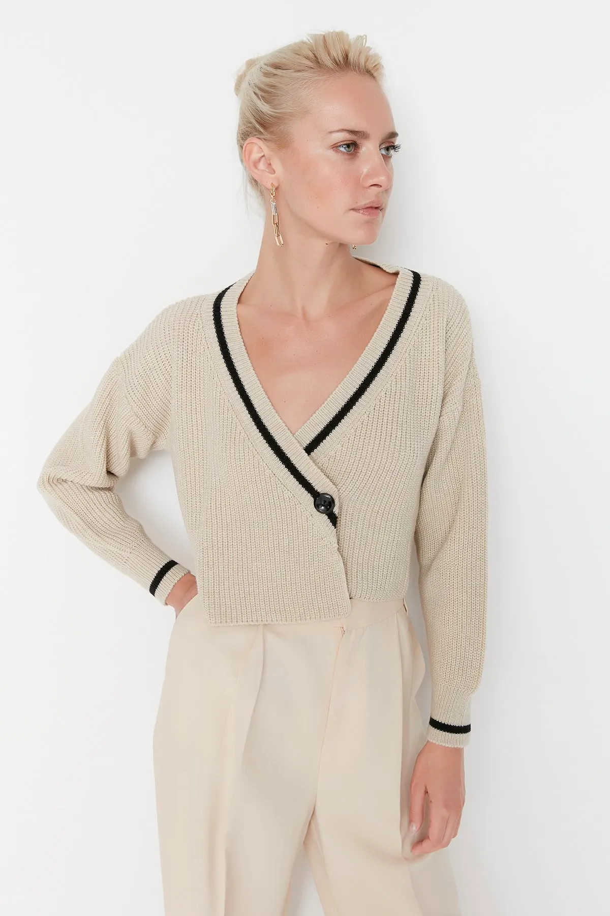 Trendyol Collection  Stone Crop Strick-Cardigan mit Farbblockdesign TWOAW23HI00366