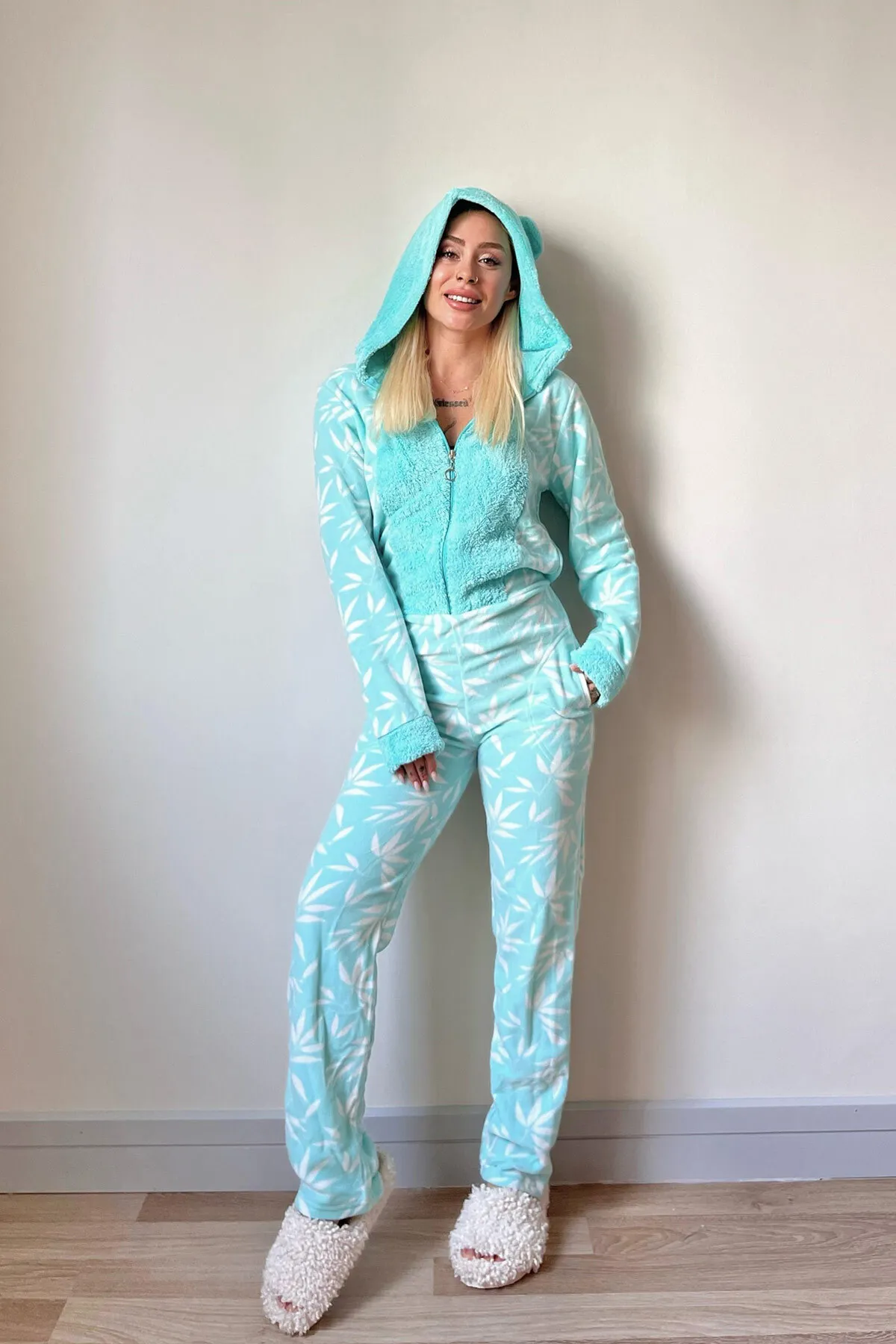 Pijamaevi  Mintgrüner Fleece-Plüsch-Overall-Pyjama mit Digitate-Muster für Damen