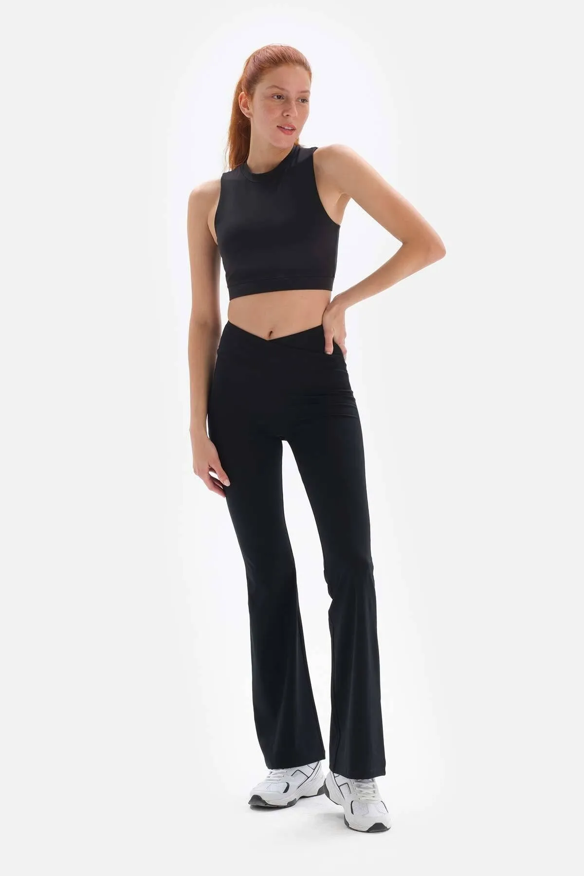 Dagi  Schwarzer Damen-Sport-BH mit Fenster hinten