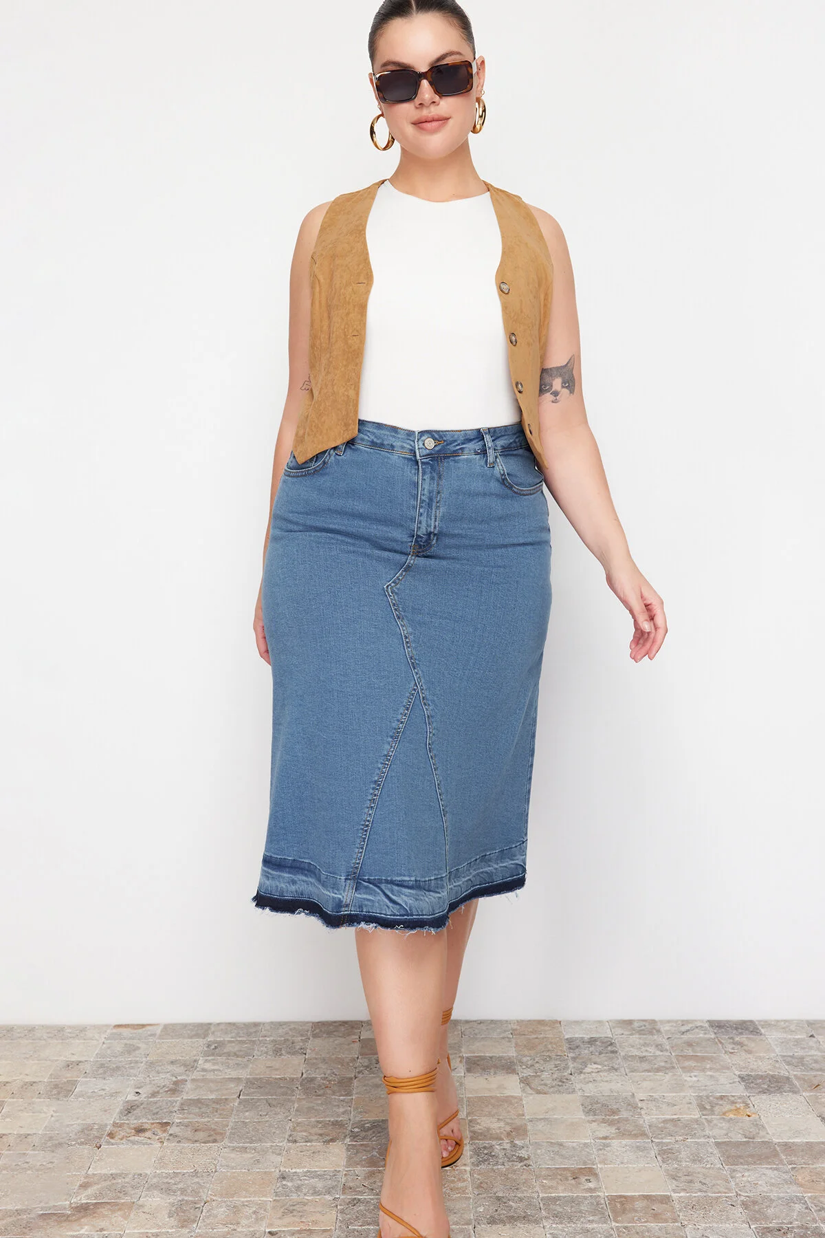 Trendyol Curve  Blauer Jeansrock in Blockfarben TBBAW24AZ00025