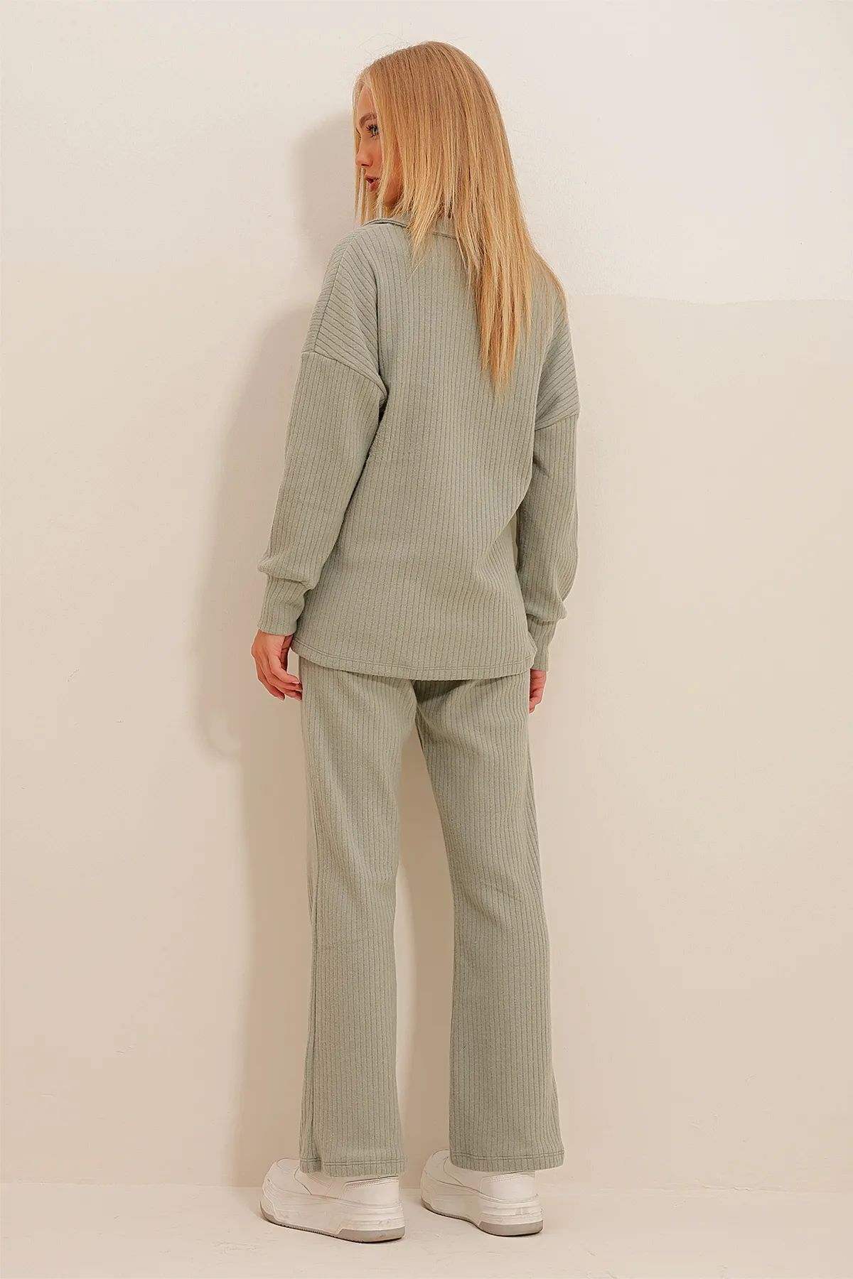 Trend Alaçatı Stili  Grünes Strickoberteil mit Polokragen und Palazzohose für Damen, Set aus Oberteil und Hose ALC-796-001