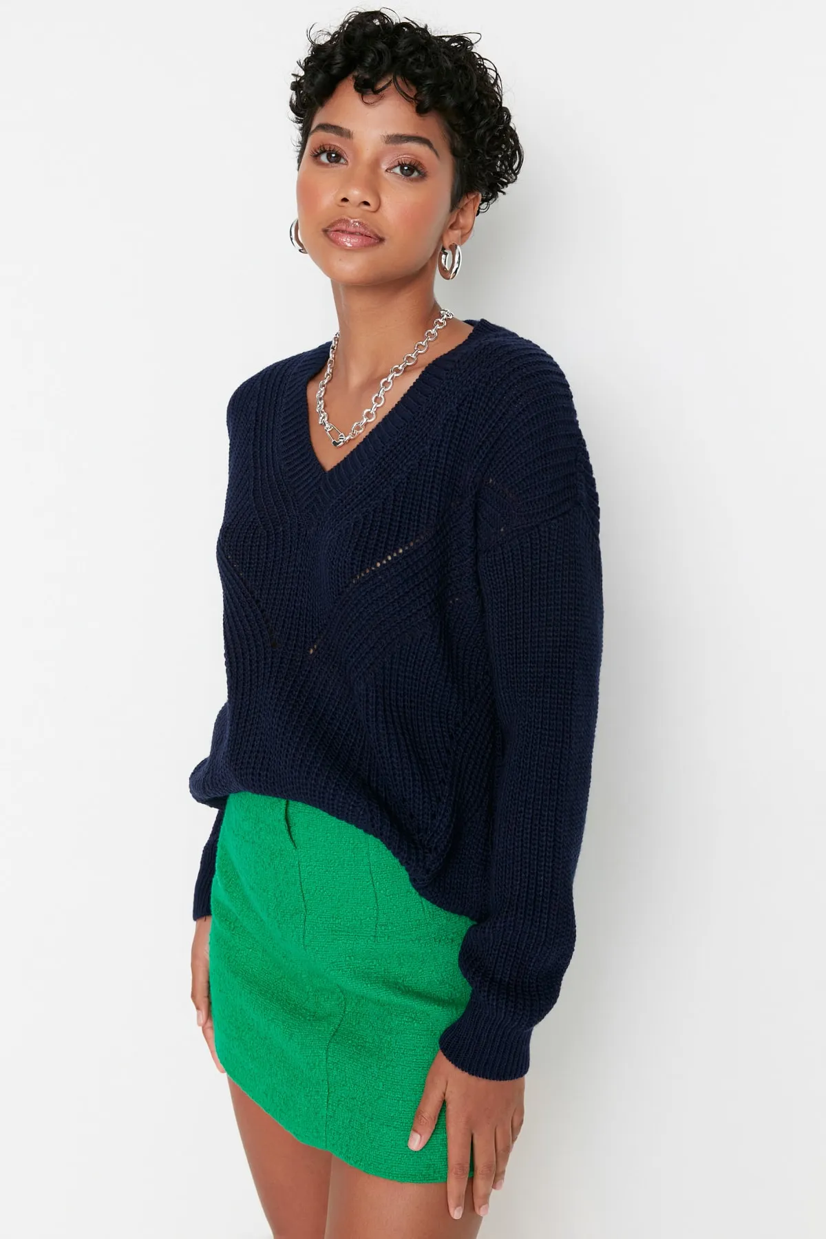 Trendyol Collection  Marineblauer Strickpullover mit Lochmuster TWOAW21KZ0690