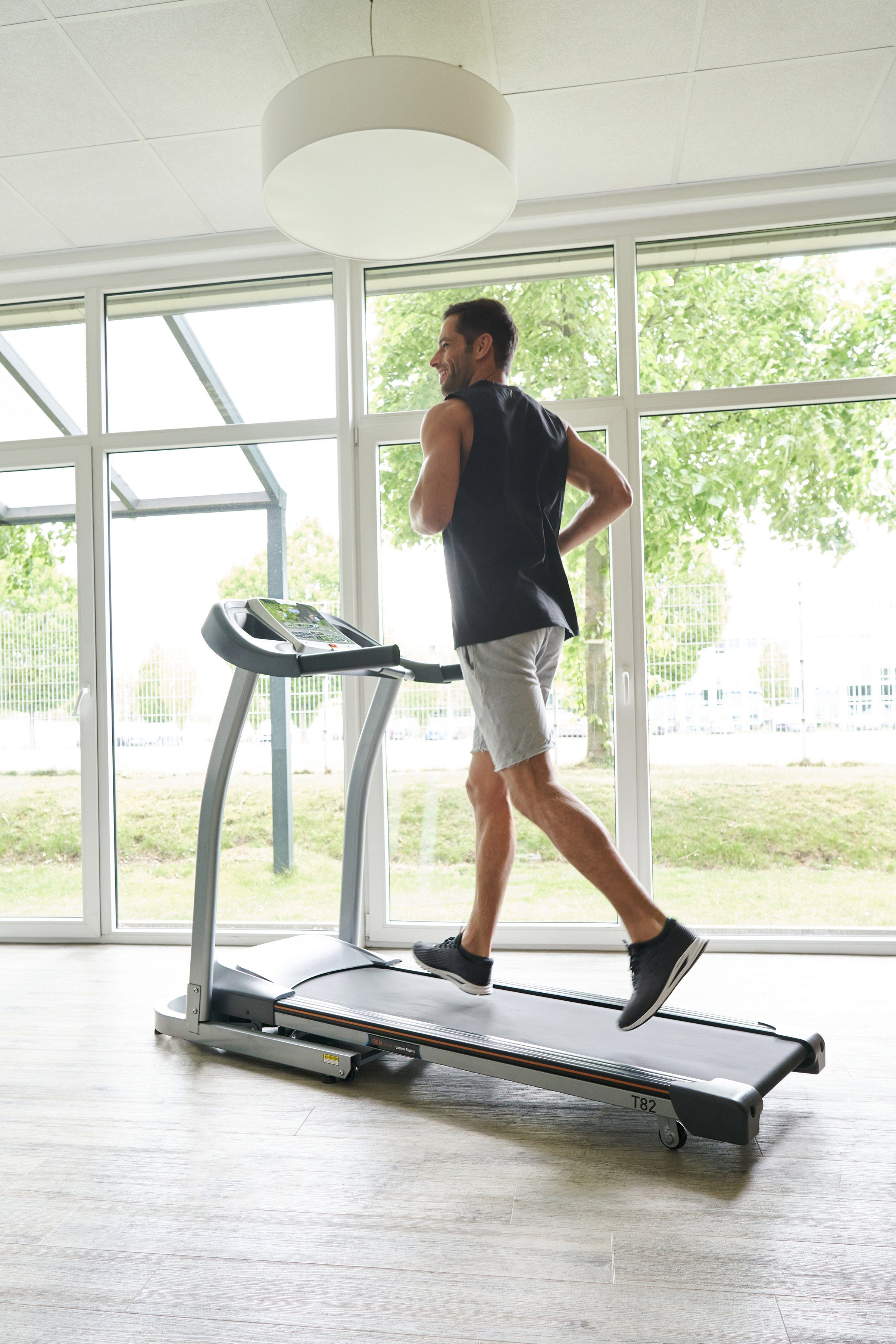 Horizon Fitness Laufband T82, Energiesparmodus, Audio In/Out Buchsen, BMI Test