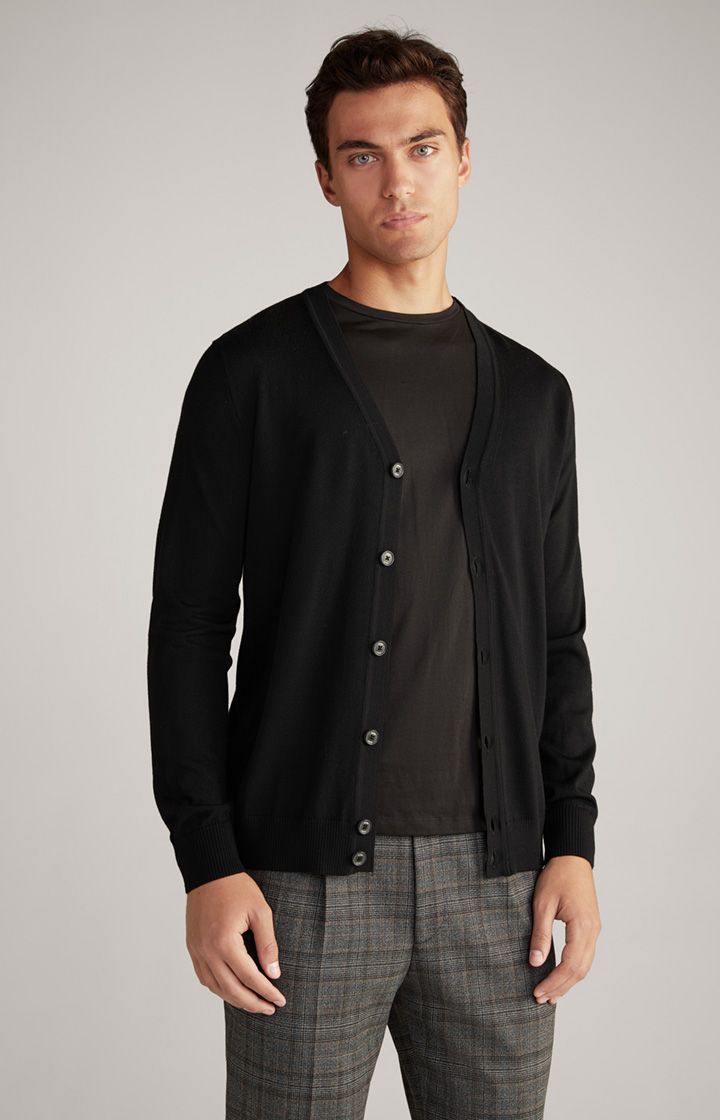 Merinowoll-Strickjacke Danilon in Schwarz