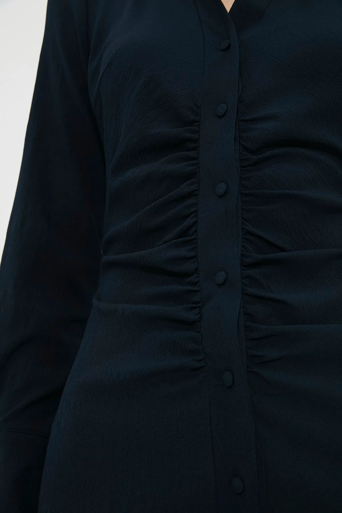 Trendyol Collection  Marineblaues, gewebtes Midi-Kleid mit Rüschen und Details TWOAW22EL1343
