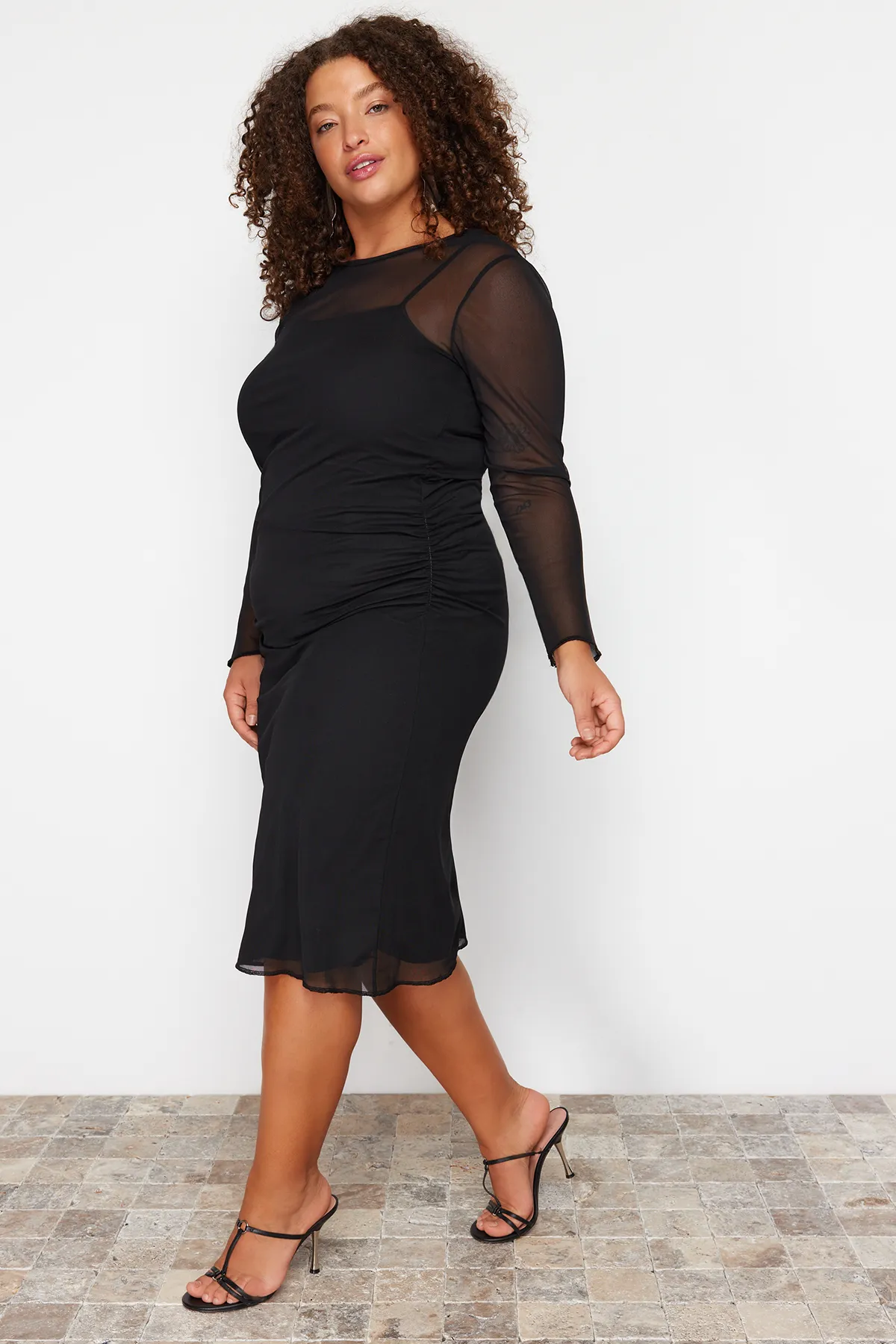 Trendyol Curve  Schwarzes Tüll-Strick-Midikleid in Übergröße TBBSS24AH00058