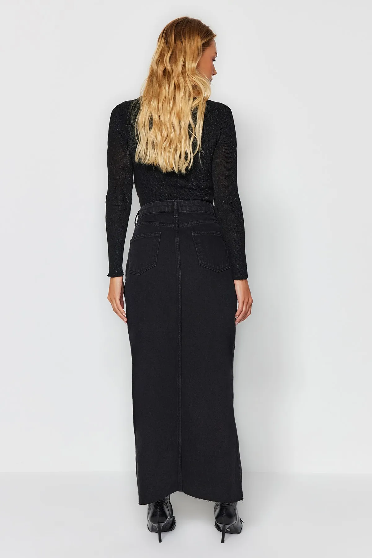 Trendyol Collection  Schwarzer geschlitzter Maxi-Jeansrock TWOSS23ET00290