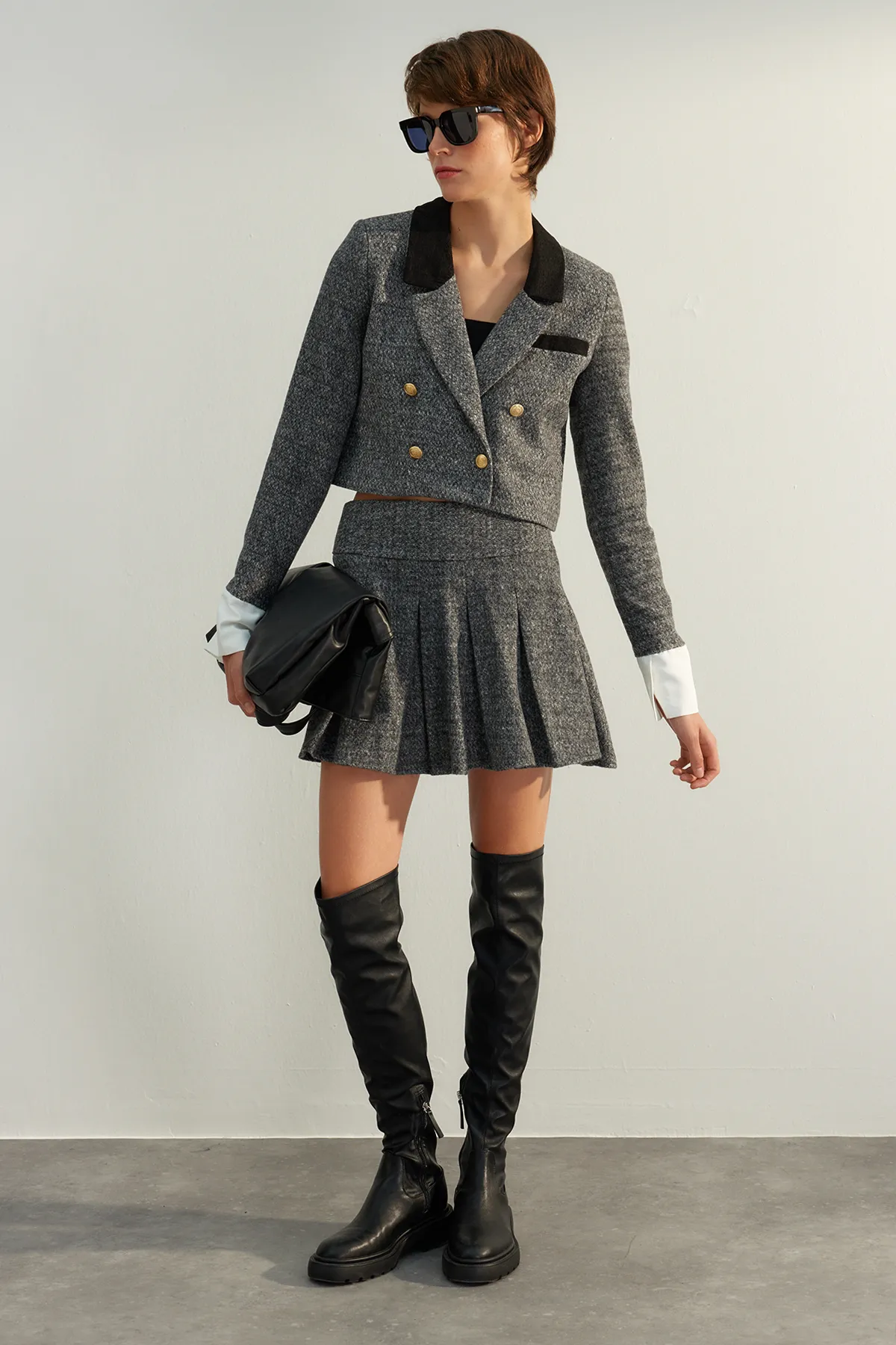 Trendyol Collection  Grauer Mini-Webrock mit Falten in Premiumqualität TWOAW24ET00259