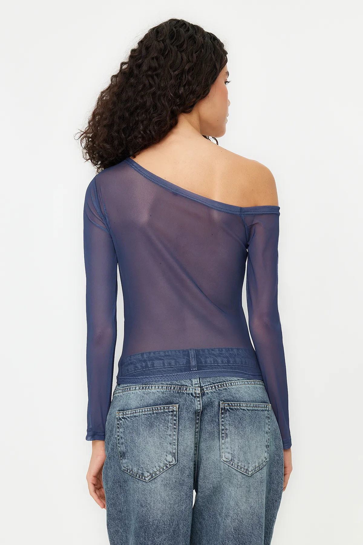 Trendyol Collection  Mit Indigo-Tüll gefütterte Strickbluse mit asymmetrischem Kragen TWOAW24BZ00051