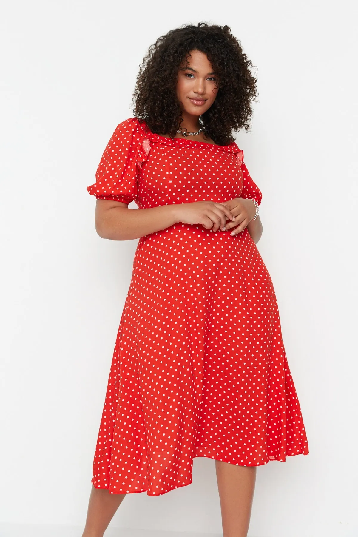 Trendyol Curve  Rotes gewebtes Kleid mit Tupfenmuster TBBSS22EL1712
