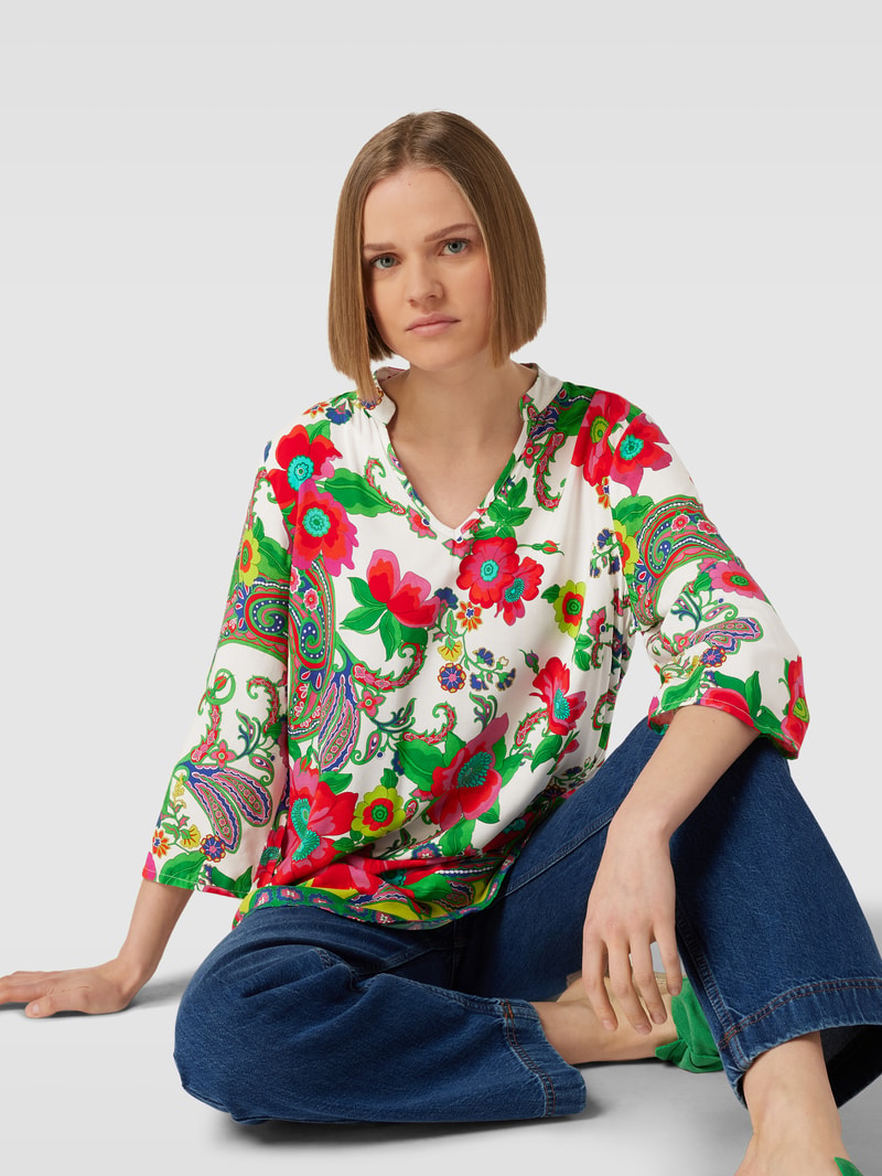 Blusenshirt aus Viskose mit floralem Muster in grün