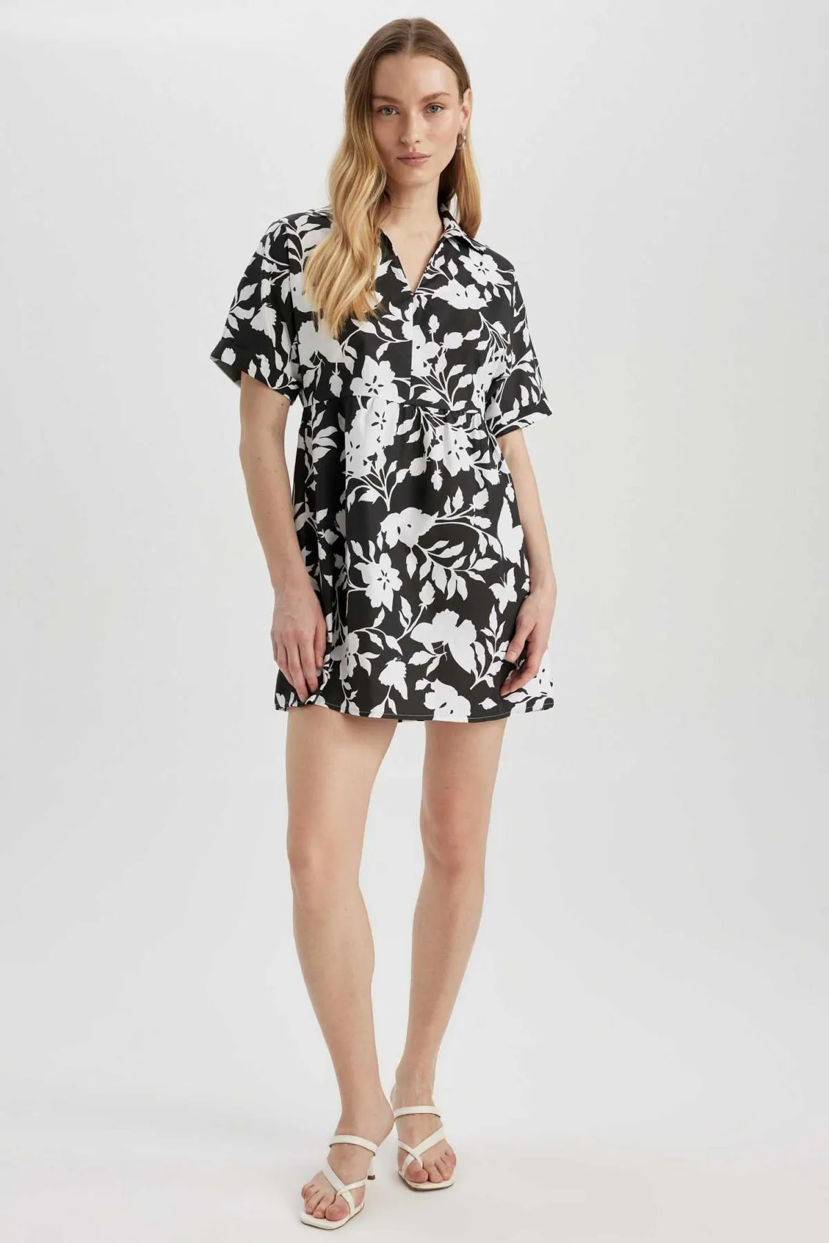DeFacto  Gemustertes Mini-Kurzarmkleid aus Frottee-Baumwolle mit Hemdkragen Z7663az23sm
