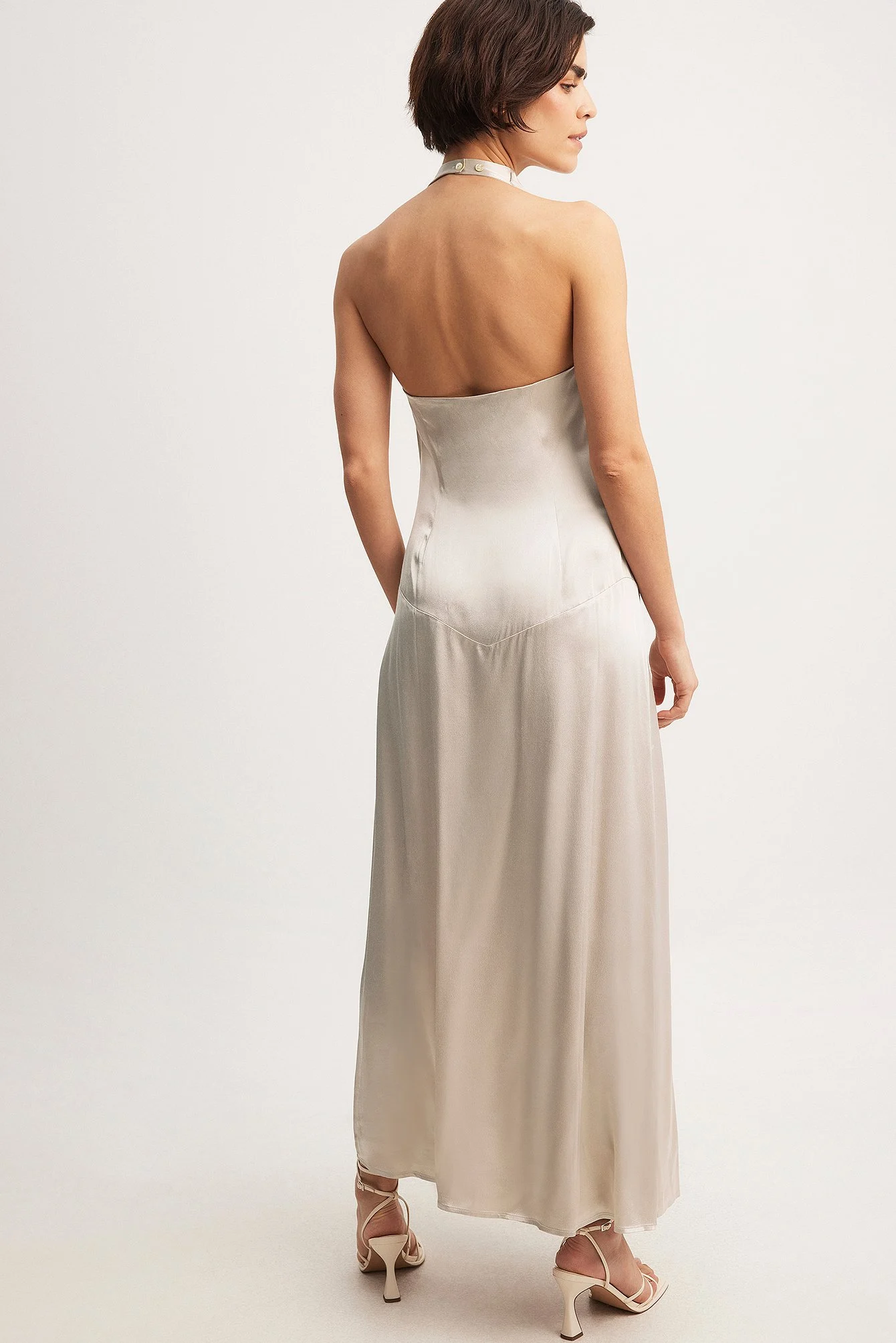 Neckholder-Maxikleid aus Satin