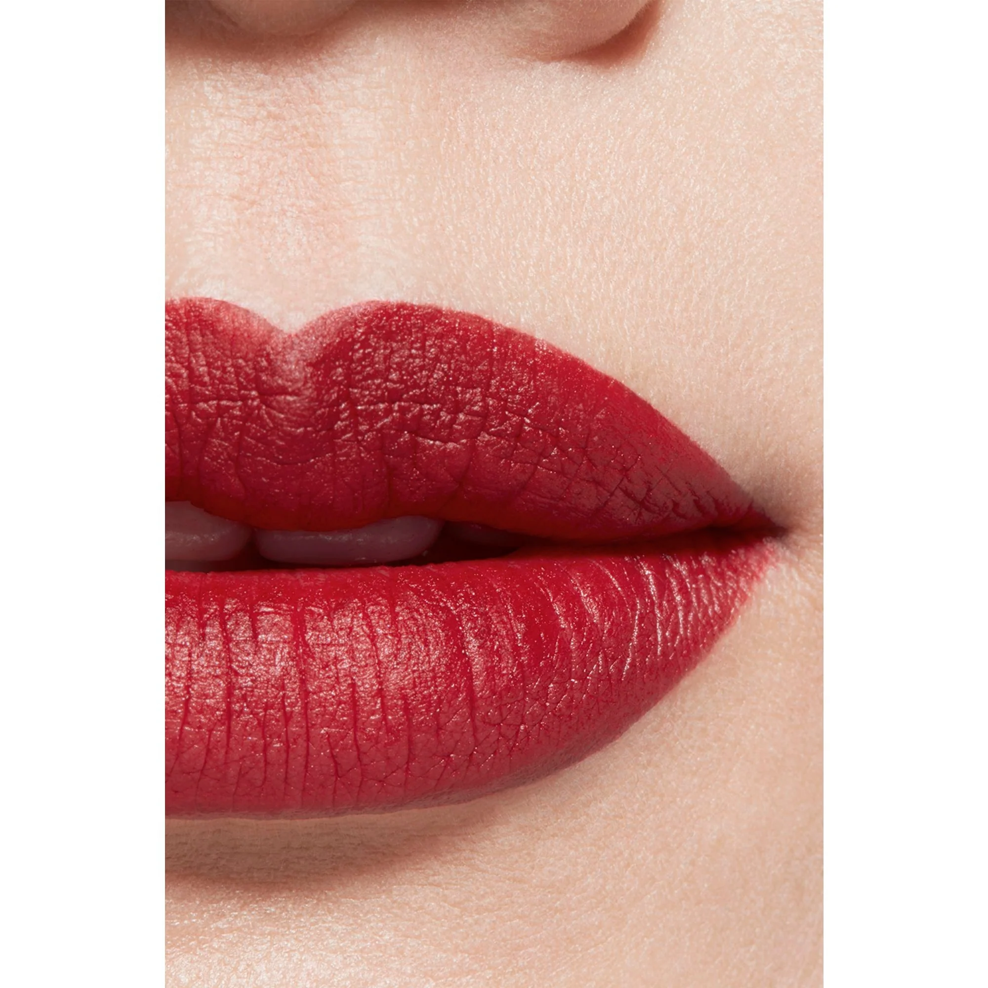 ROUGE ALLURE VELVET - DET LJUSANDE SAMMETSLENA LÄPPSTIFTEN