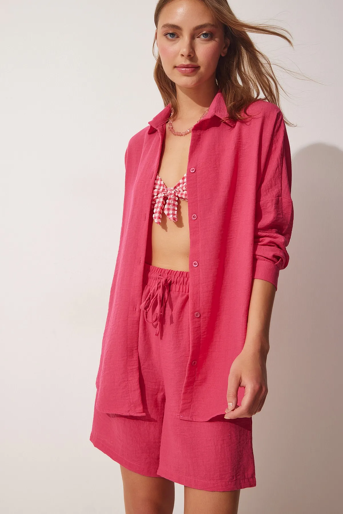 Happiness İstanbul  Dunkelrosa Sommer-Set aus Leinenhemd und Shorts für Damen DZ00087